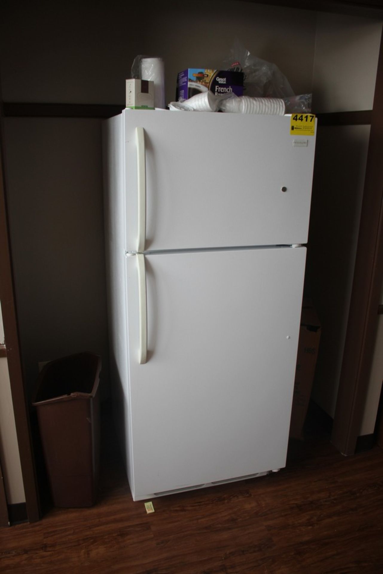 FRIGIDAIRE REFRIDGERATOR / FREEZER