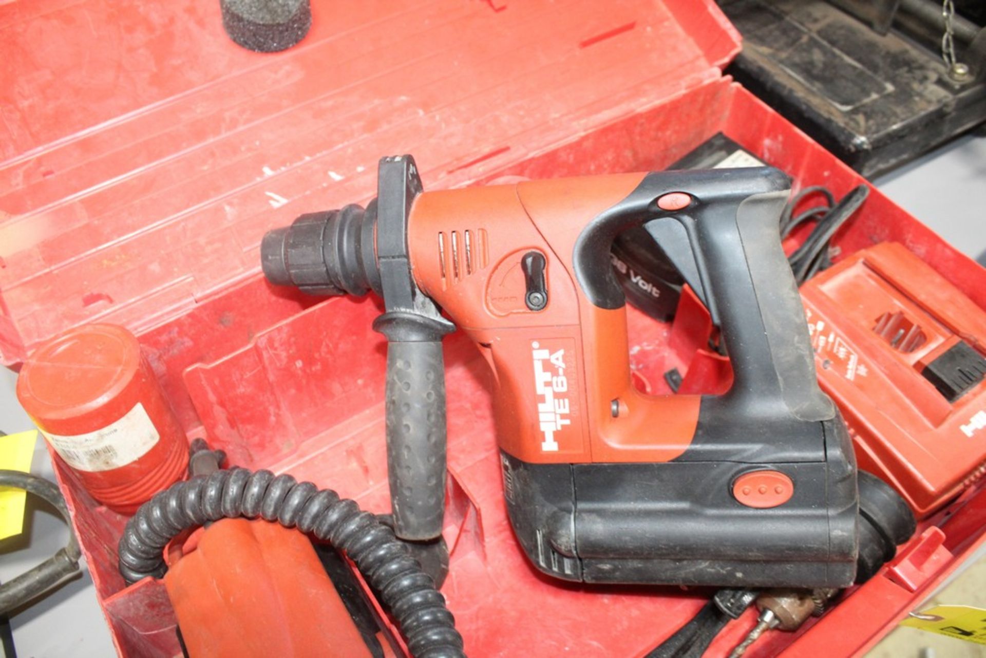 HILTI MODEL TE6-A CORDLESS 36V ROTARY HAMMER, WITH BATTERY, CHARGER AND CASE - Image 3 of 3
