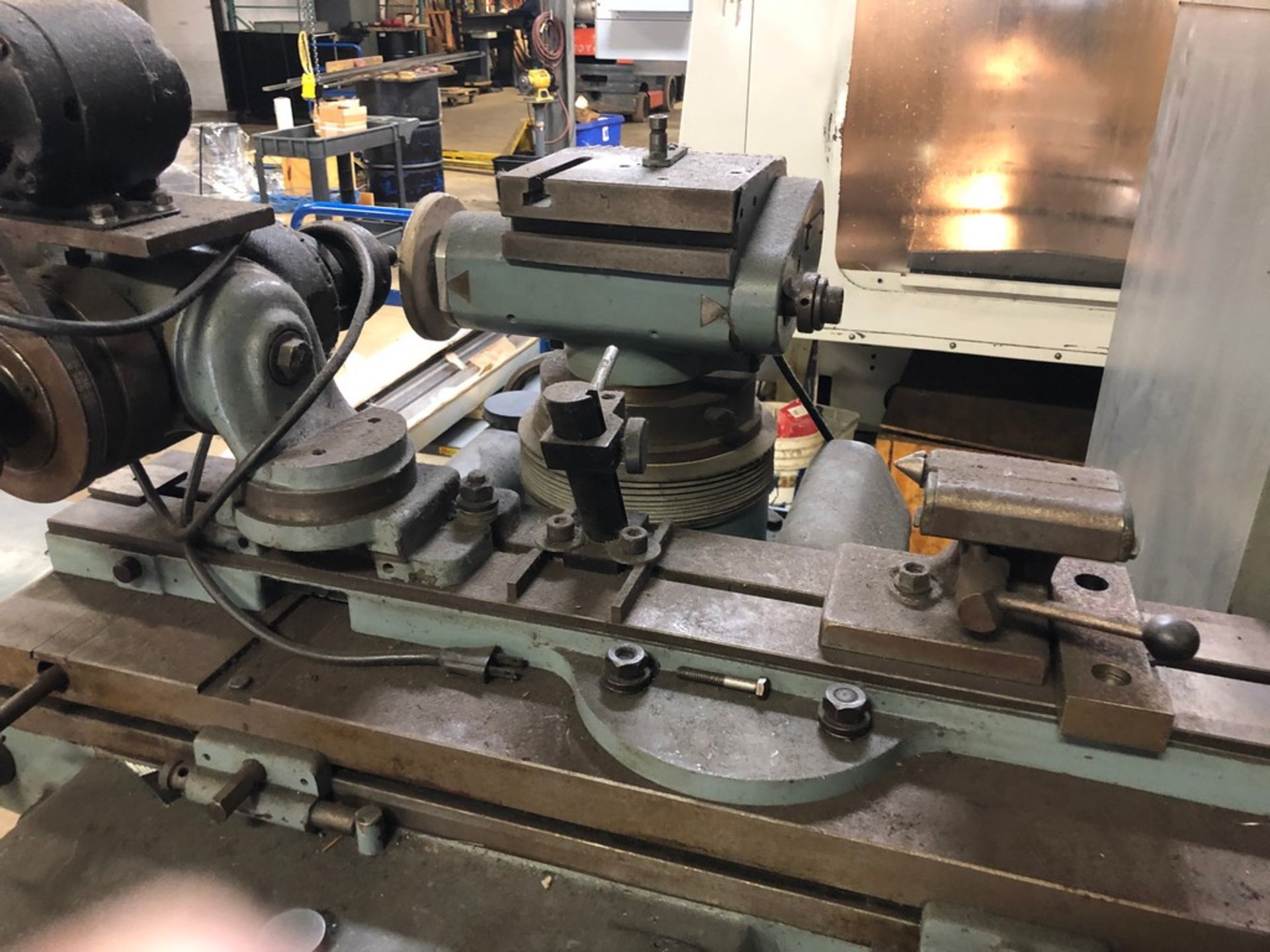 CINCINNATI NO. 2 TOOL & CUTTER GRINDER: S/N 1D2T5E-133 WITH RADIUS GRINDING ATTACHMENT, TAILSTOCK, - Image 2 of 8