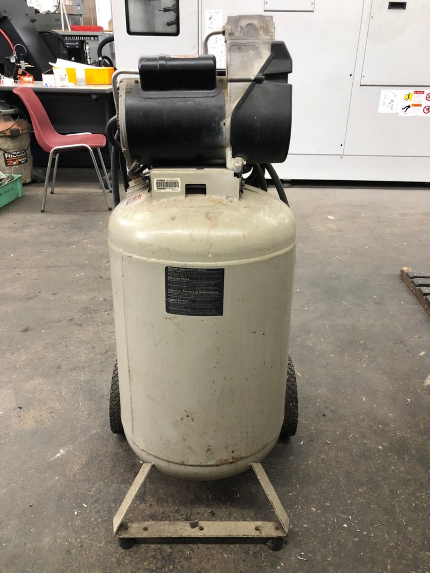 DEVILBISS PROAIR 5 HP MODEL PRFB5020VP-1 TANK MOUNTED AIR COMPRESSOR: ON 20 GAL. TANK, SINGLE PHASE - Image 4 of 5