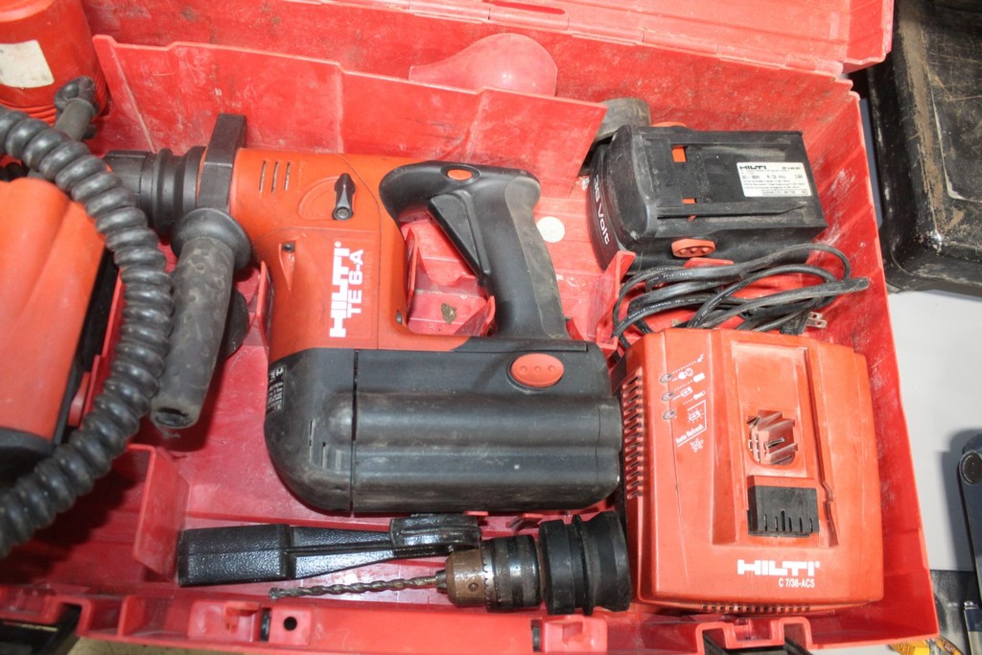 HILTI MODEL TE6-A CORDLESS 36V ROTARY HAMMER, WITH BATTERY, CHARGER AND CASE - Image 2 of 3