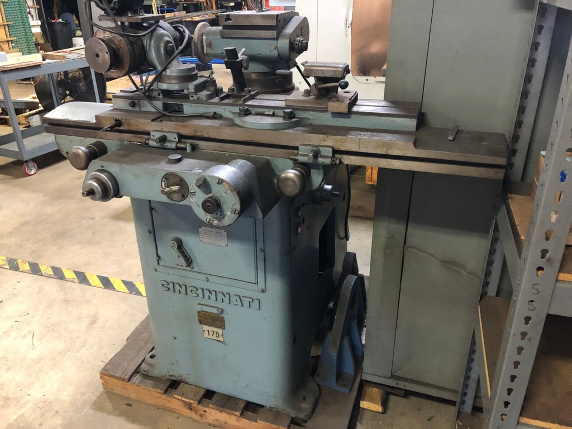 CINCINNATI NO. 2 TOOL & CUTTER GRINDER: S/N 1D2T5E-133 WITH RADIUS GRINDING ATTACHMENT, TAILSTOCK,