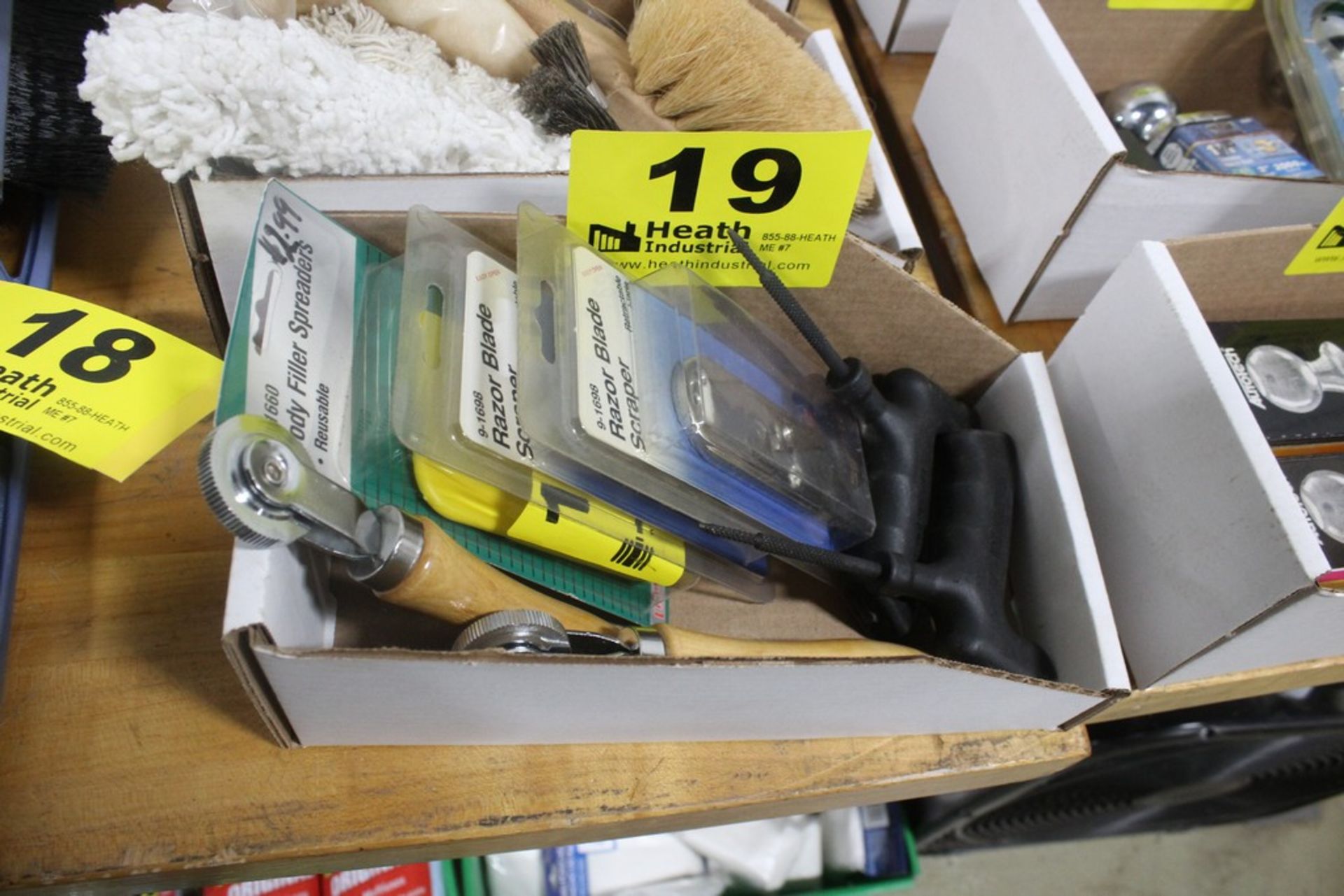 ASSORTED BODY WORK TOOLS IN BOX