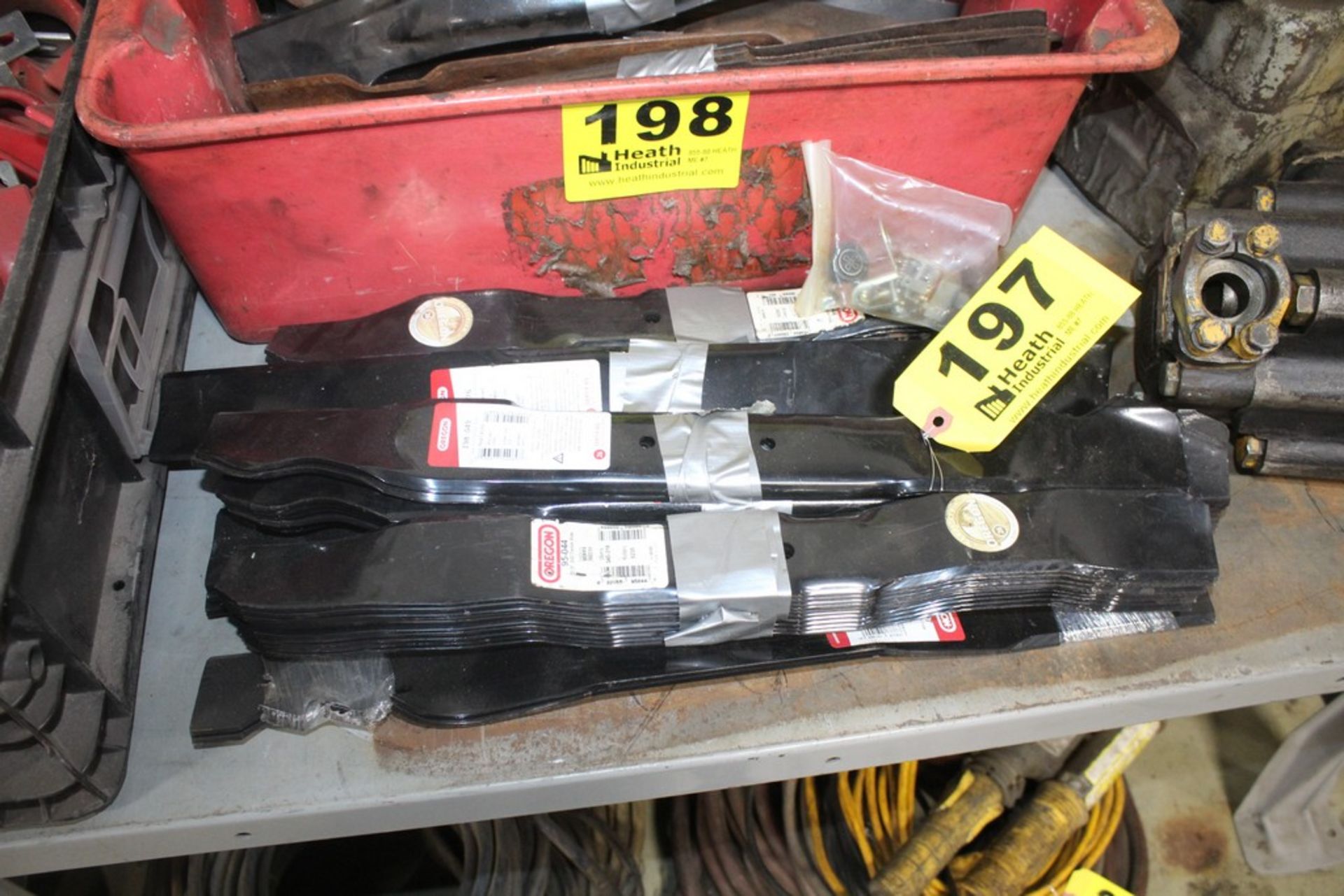 LARGE QUANTITY OF OREGON REPLACEMENT MOWER BLADES, VARIOUS SIZES