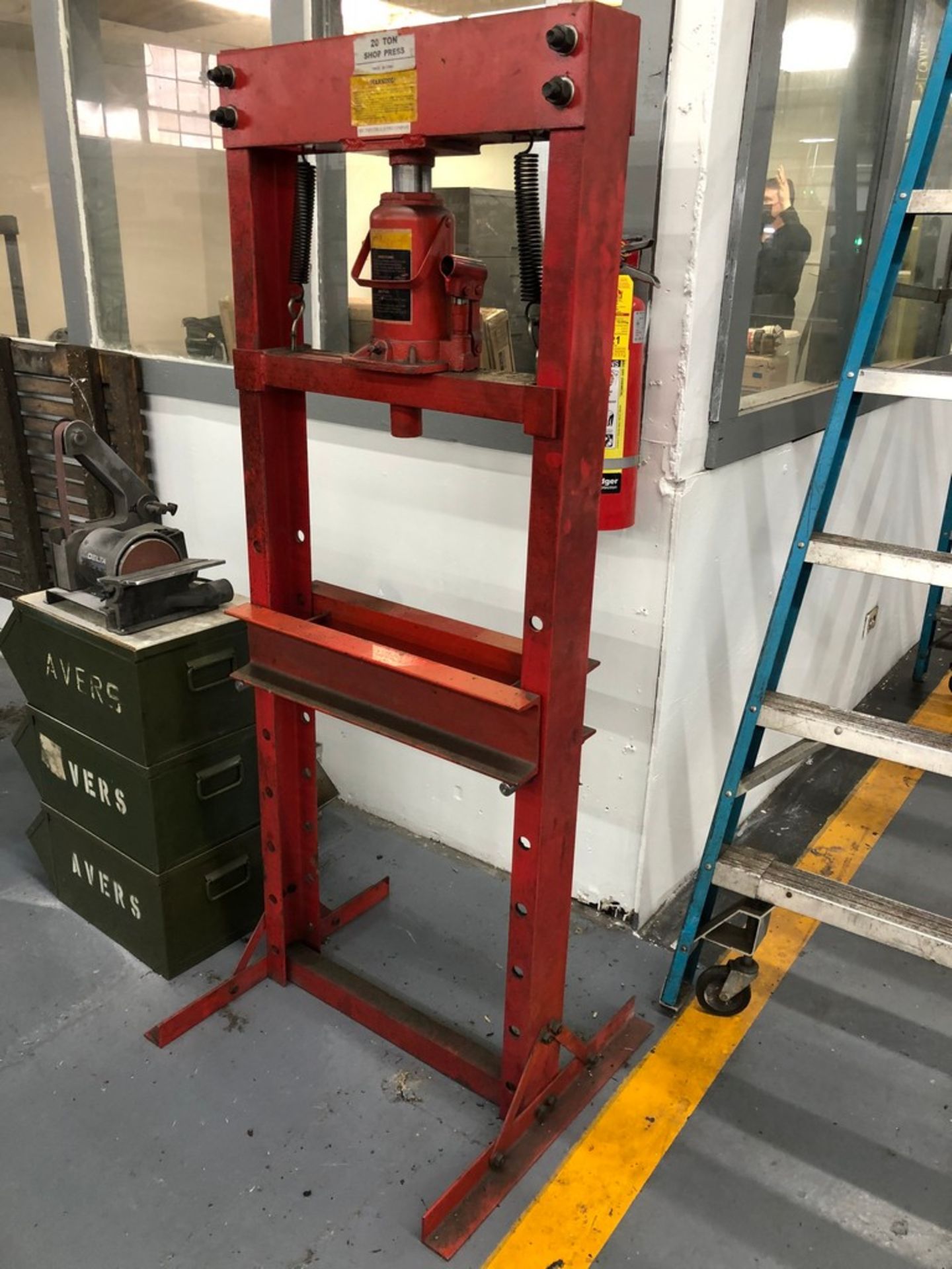 MSC INDUSTRIAL SUPPLY 20 TON H-FRAME HYDRAULIC SHOP PRESS: 20" BETWEEN UPRIGHTS
