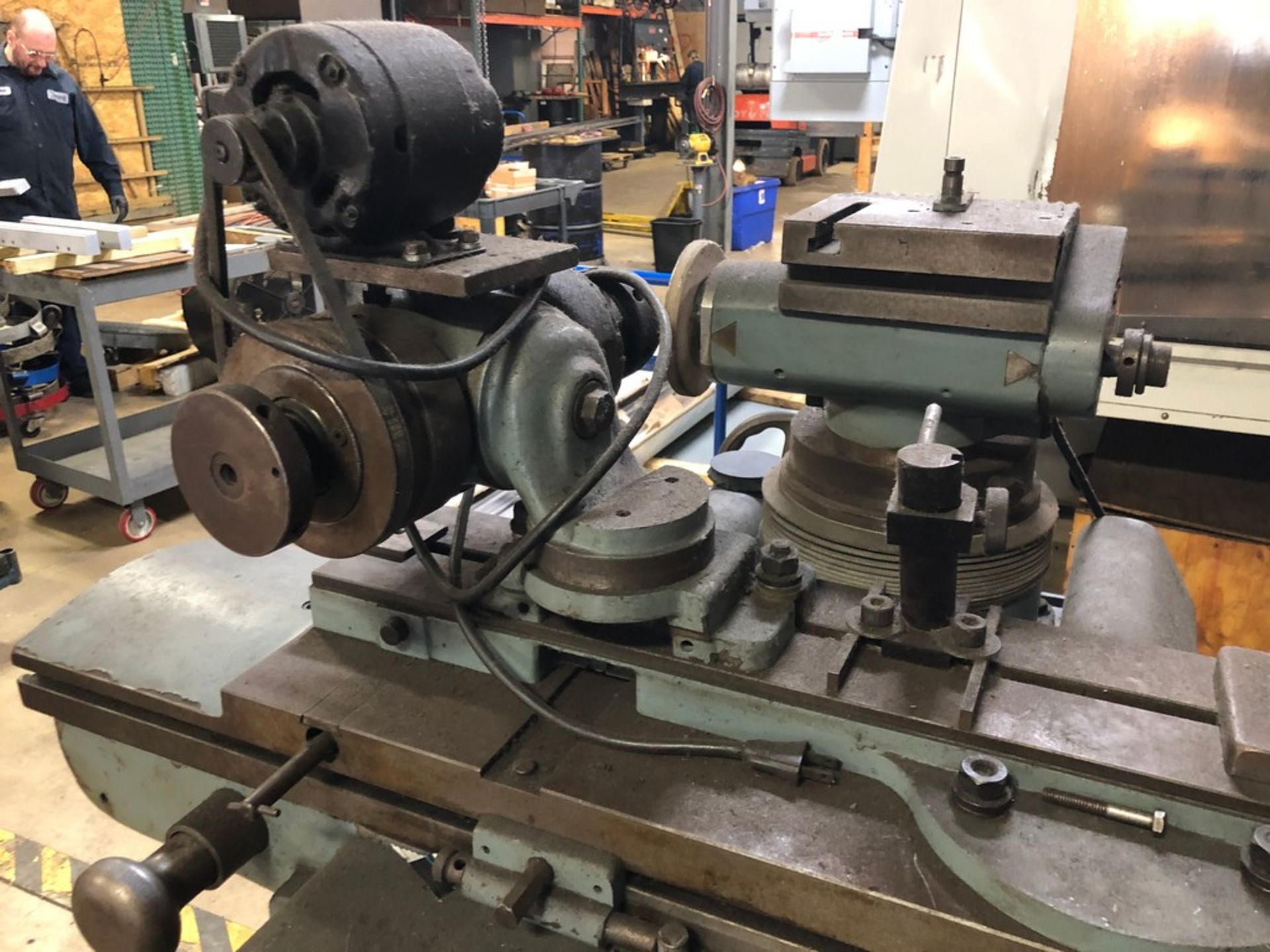 CINCINNATI NO. 2 TOOL & CUTTER GRINDER: S/N 1D2T5E-133 WITH RADIUS GRINDING ATTACHMENT, TAILSTOCK, - Image 7 of 8