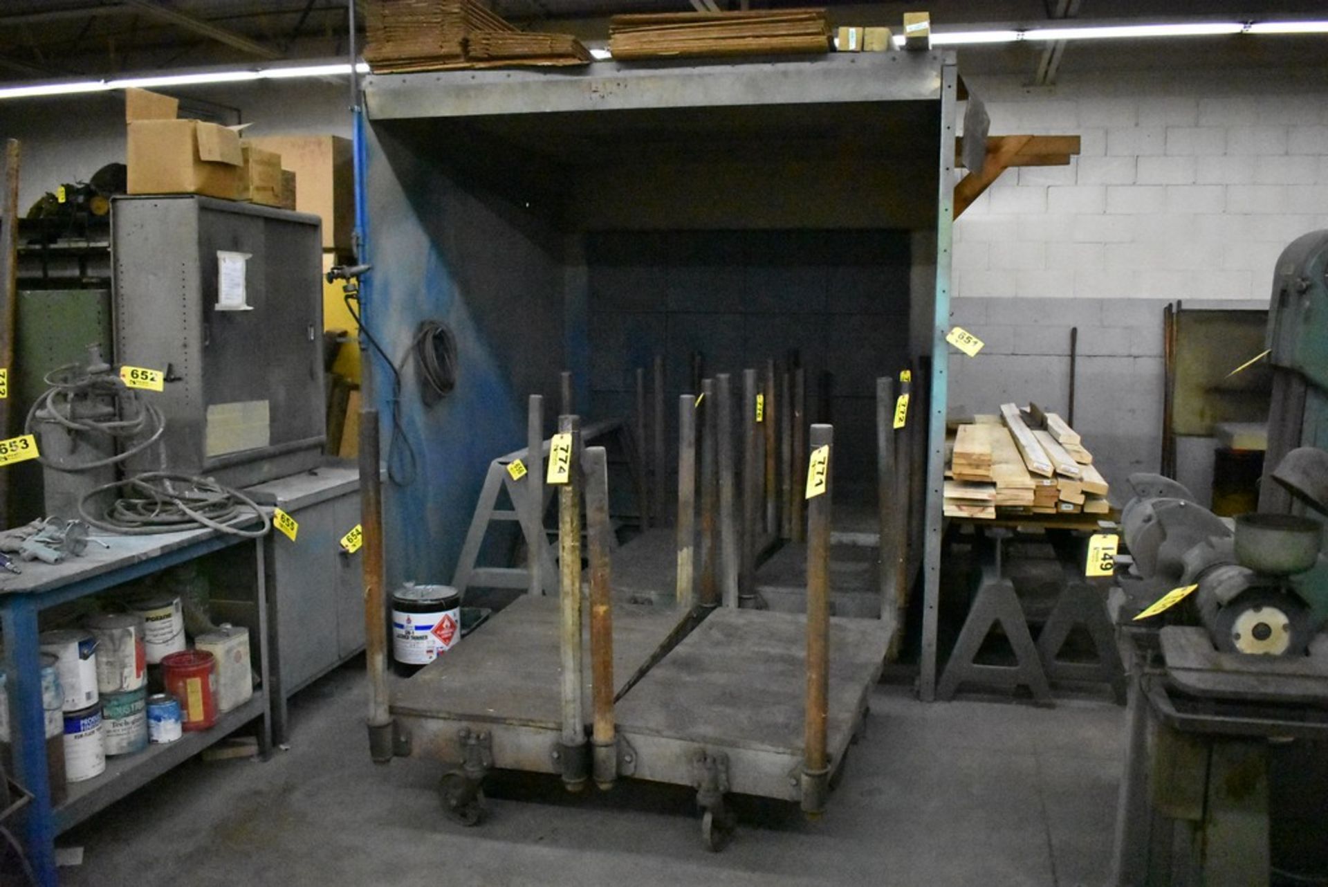 BINKS 8' X 8' X 8' FILTER BACK SPRAY BOOTH, INTEGRATED OVERHEAD LIGHTING, MUST CAP EXHAUST,