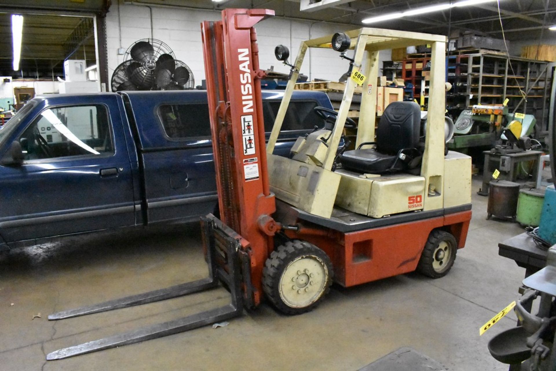 NISSAN 4,600 LB. MODEL CH02A25V LP GAS FORKLIFT TRUCK, S/N CH02=921799, 130" MAX. LIFT, SIDE