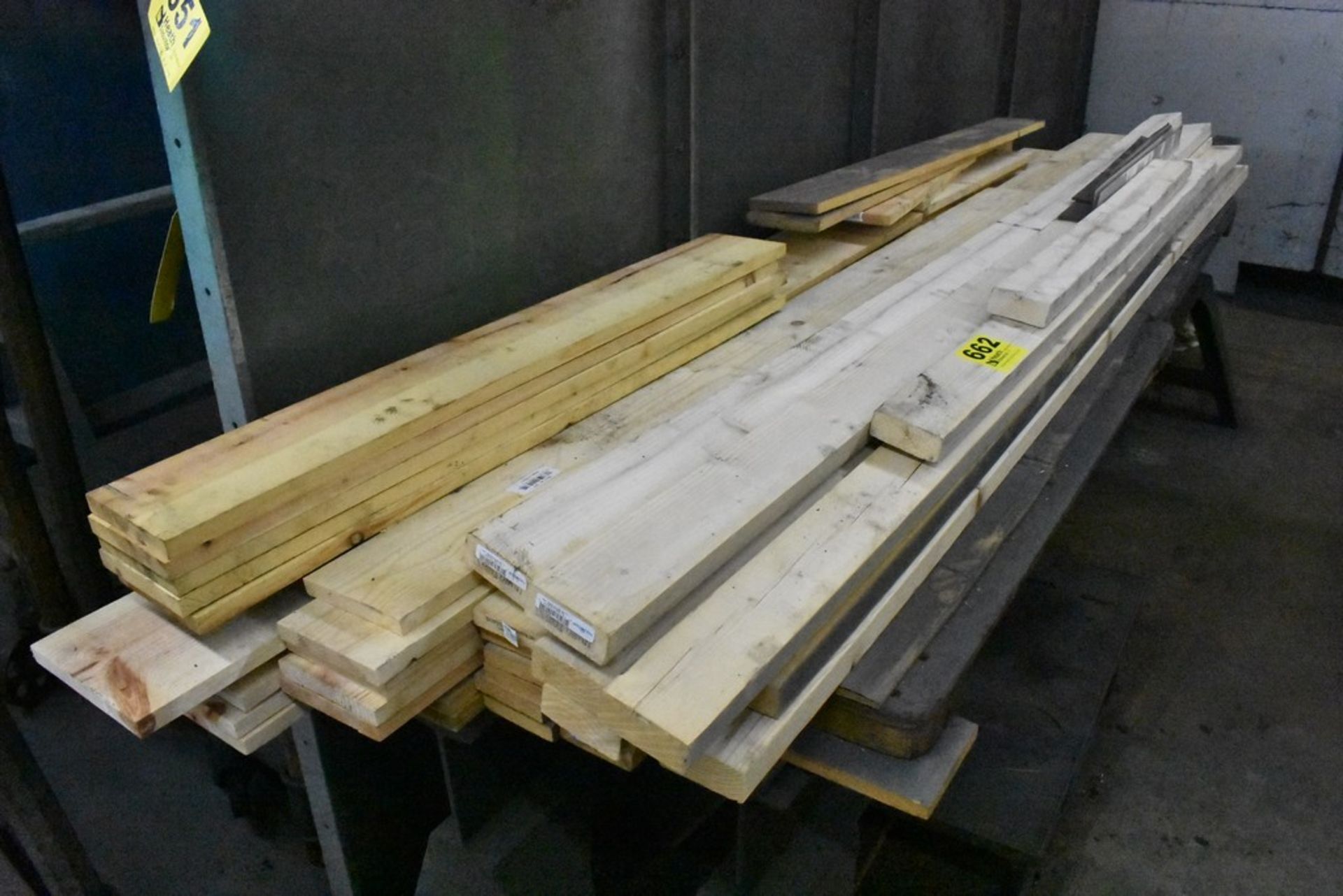 ASSORTED LUMBER, APPROX 30 PIECES