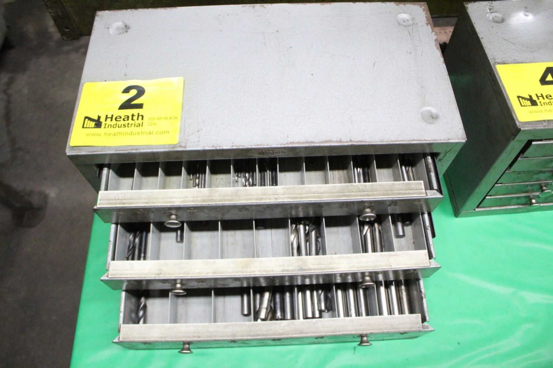 HUOT 3 DRAWER FRACTIONAL DRILL CABINET WITH DRILLS - Image 2 of 2