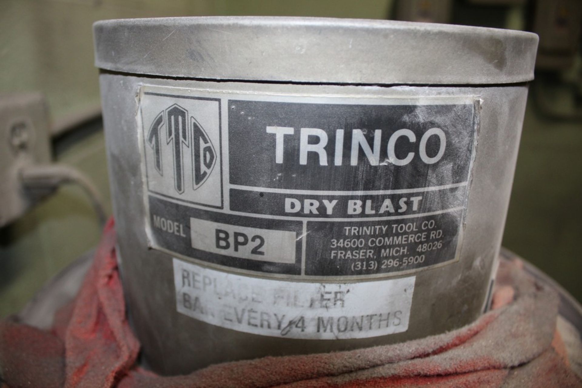 TRINCO MODEL 36/BP2 DRY BLAST CABINET, S/N 29631-6 WITH COLLECTOR - Image 3 of 4