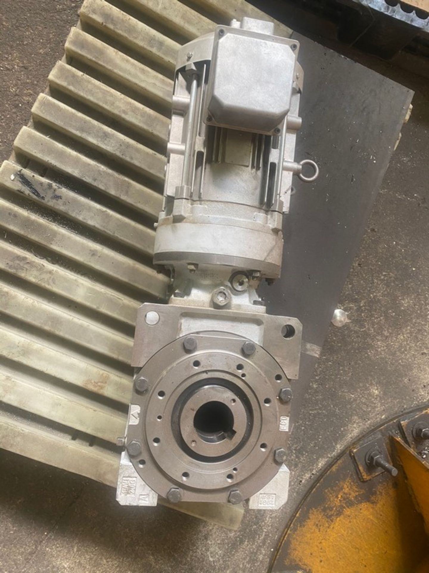 NEW 2017 SUMITOMO MDL LHYMS5-4B140KA-EPY1-88 RIGHT ANGLE SPEED RUDUCER DRIVE GEAR MOTOR: 5 HP, 230/ - Image 3 of 3