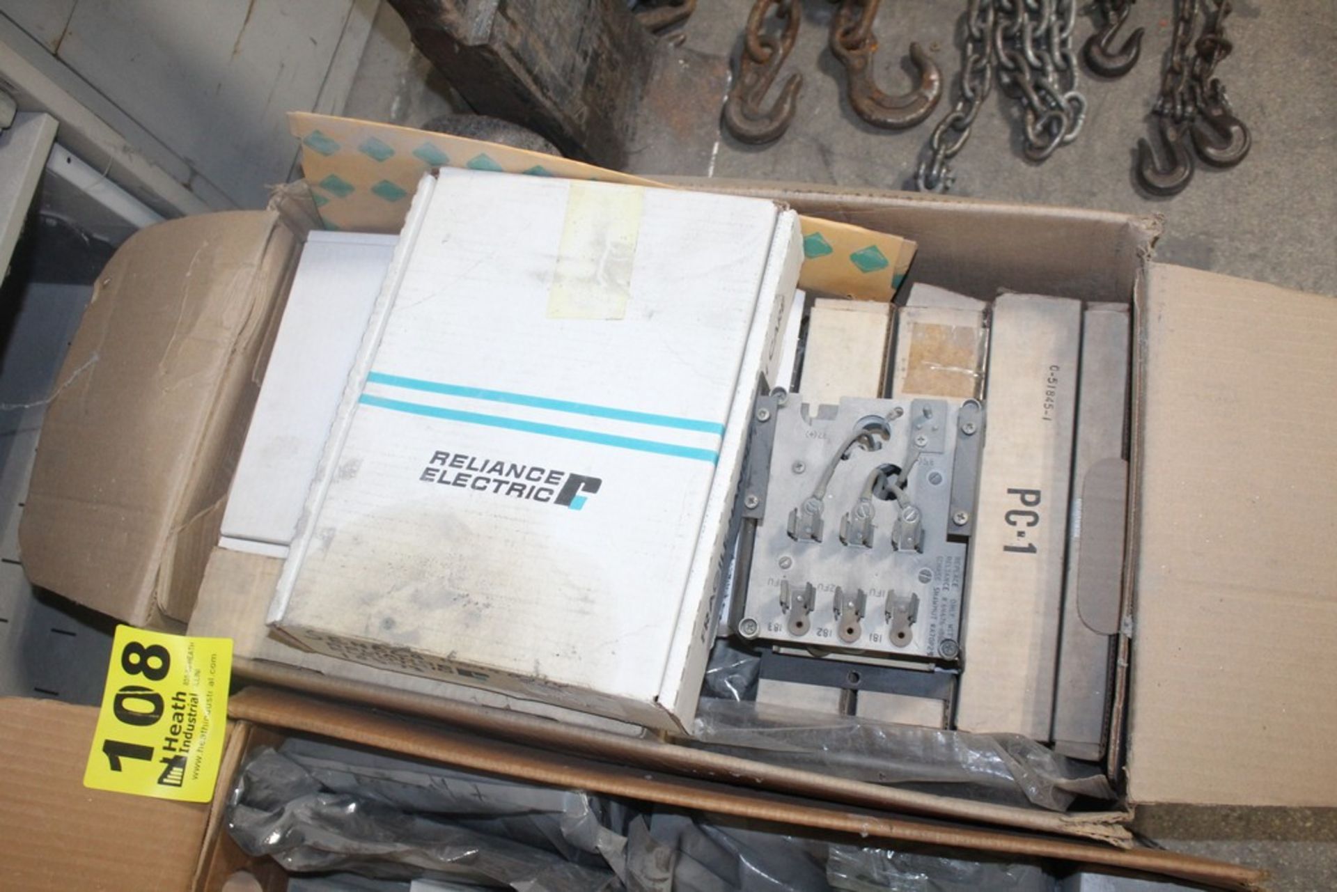 LARGE QTY OF ELECTRCIAL COMPONENTS IN (2) BOXES - Image 3 of 3