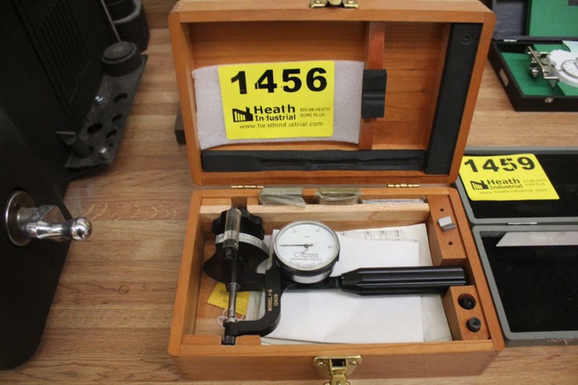 AMES MODEL I-S 12409 PRECISION HARDNESS TESTER, IN WOOD CASE