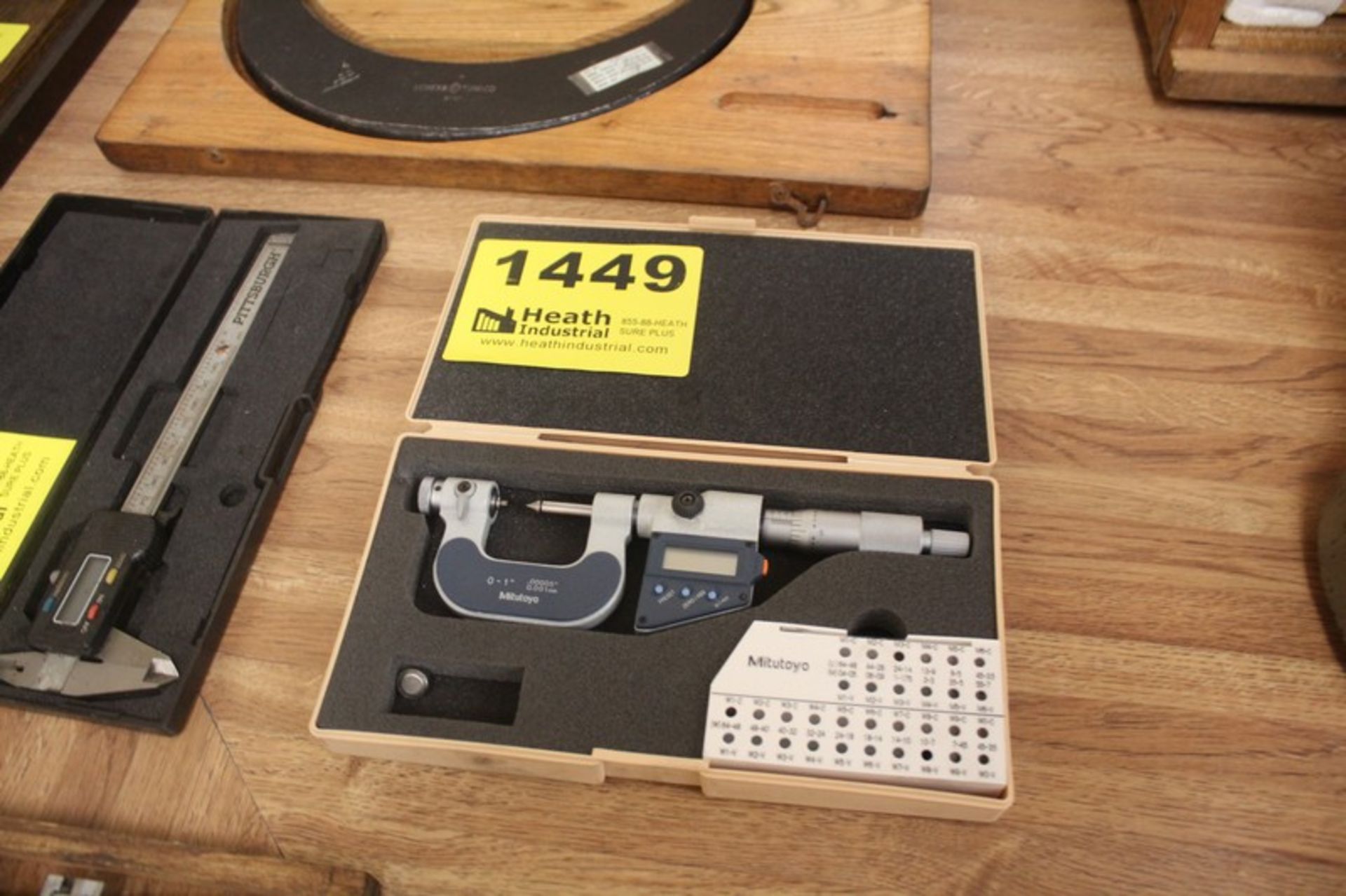 MITUTOYO NO. 326-711-30 DIGITAL MICROMETER, 0 - 1", WITH CASE