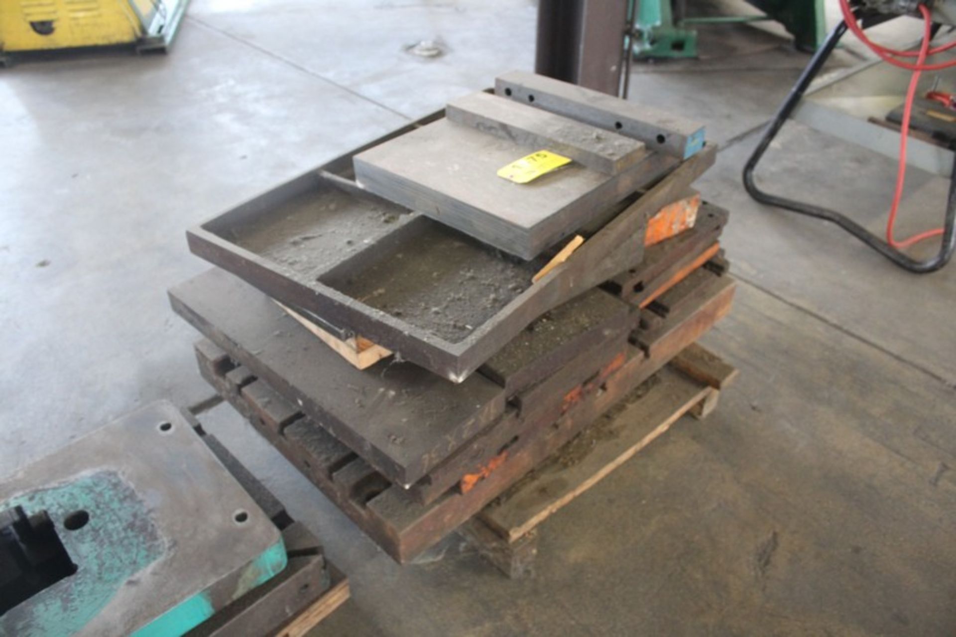 LARGE BOLSTER PLATE & PLATE STEEL ON SKID