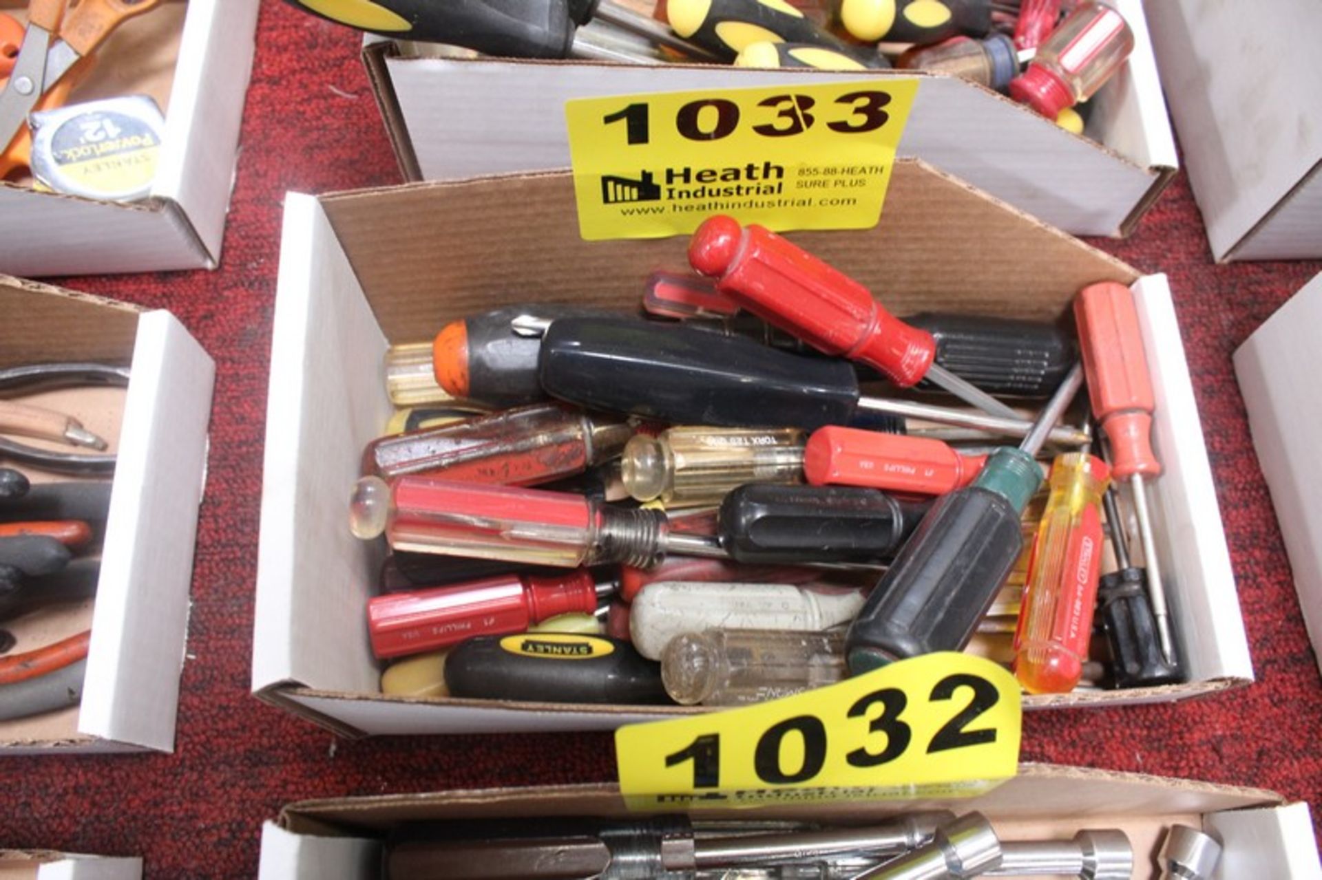 ASSORTED SCREWDRIVERS IN BOX