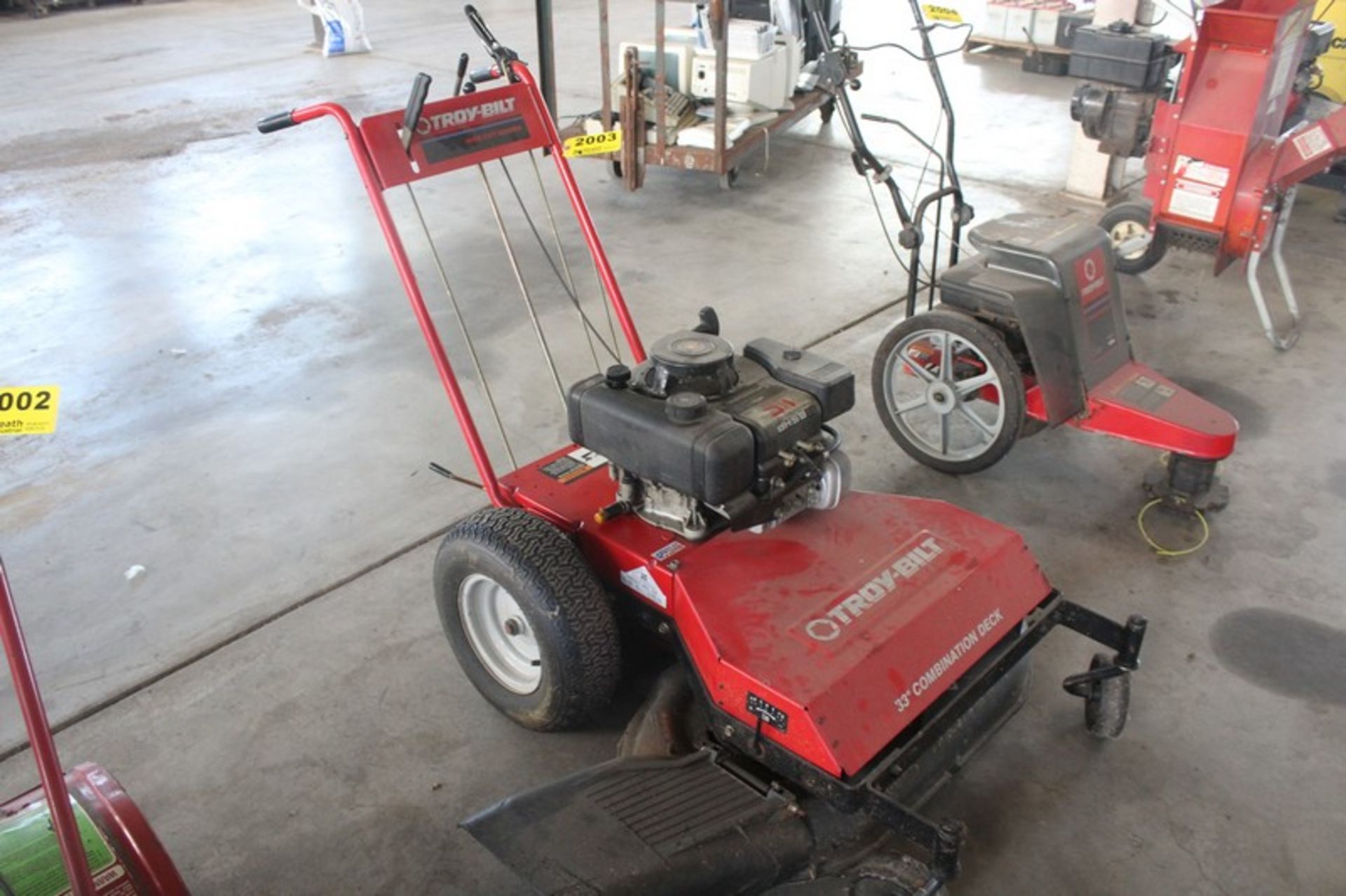 TROY BILT 33" WIDE-CUT MOWER WITH 8.5HP BRIGGS & STRATTON ENGINE