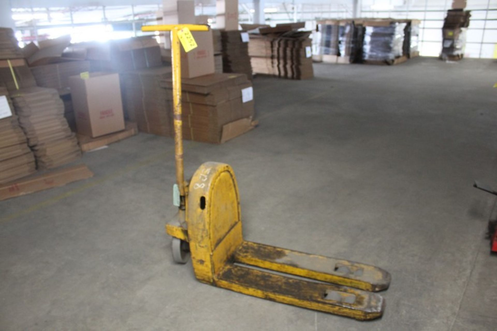 HYDRAULIC PALLET JACK WITH NARROW FORKS