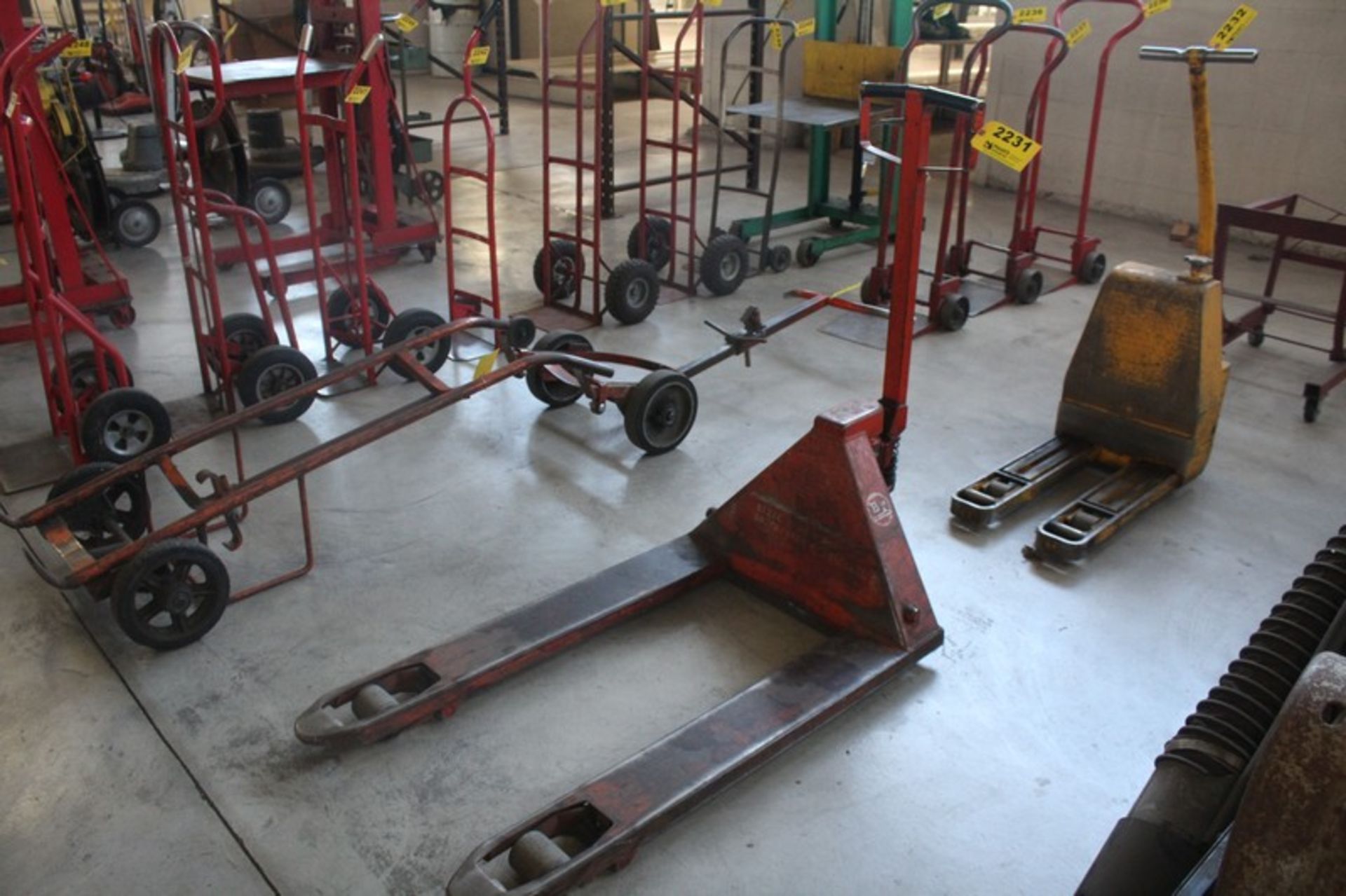 BT MODEL L200 4,500 HYDRAULIC PALLET JACK