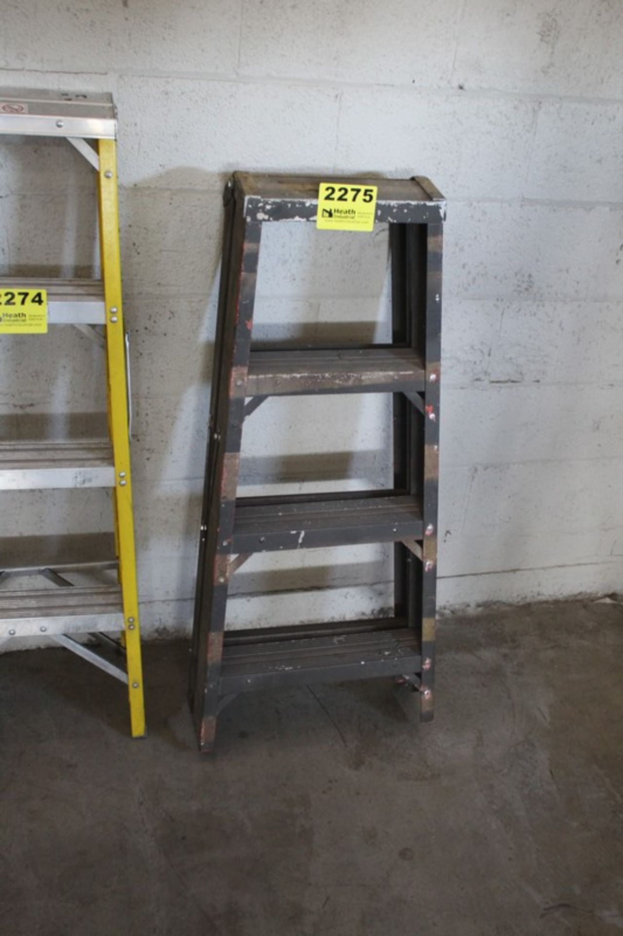 DOUBLE SIDED 4FT STEP LADDER