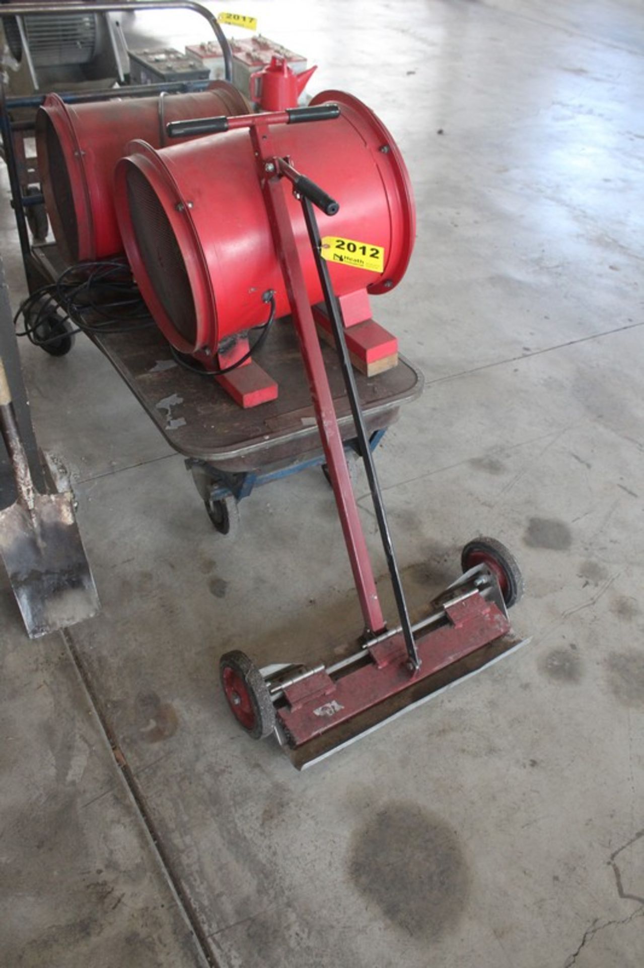 PORTABLE MAGNETIC SWEEPER, 22"