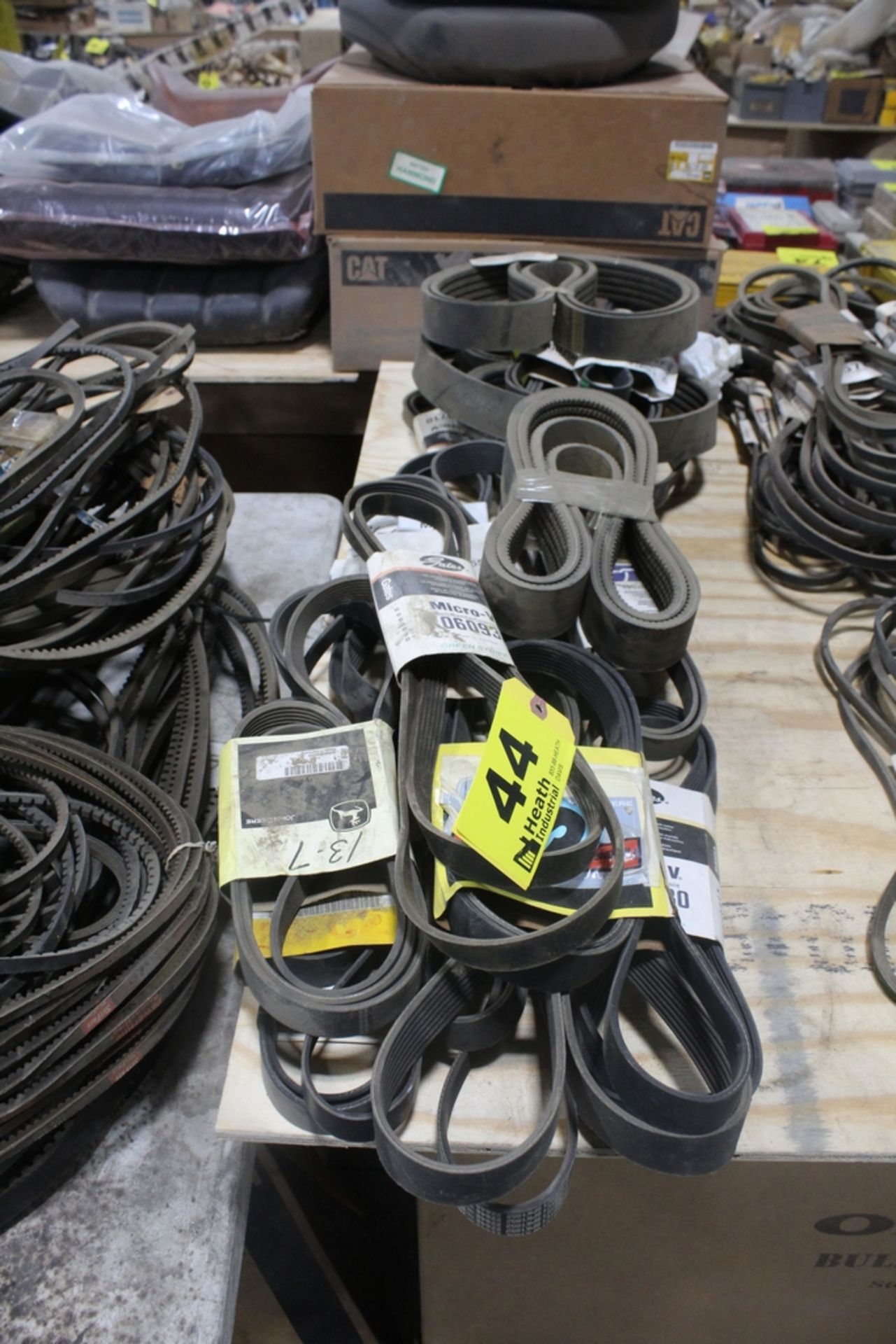 LARGE ASSORTMENT OF SERPENTINE BELTS