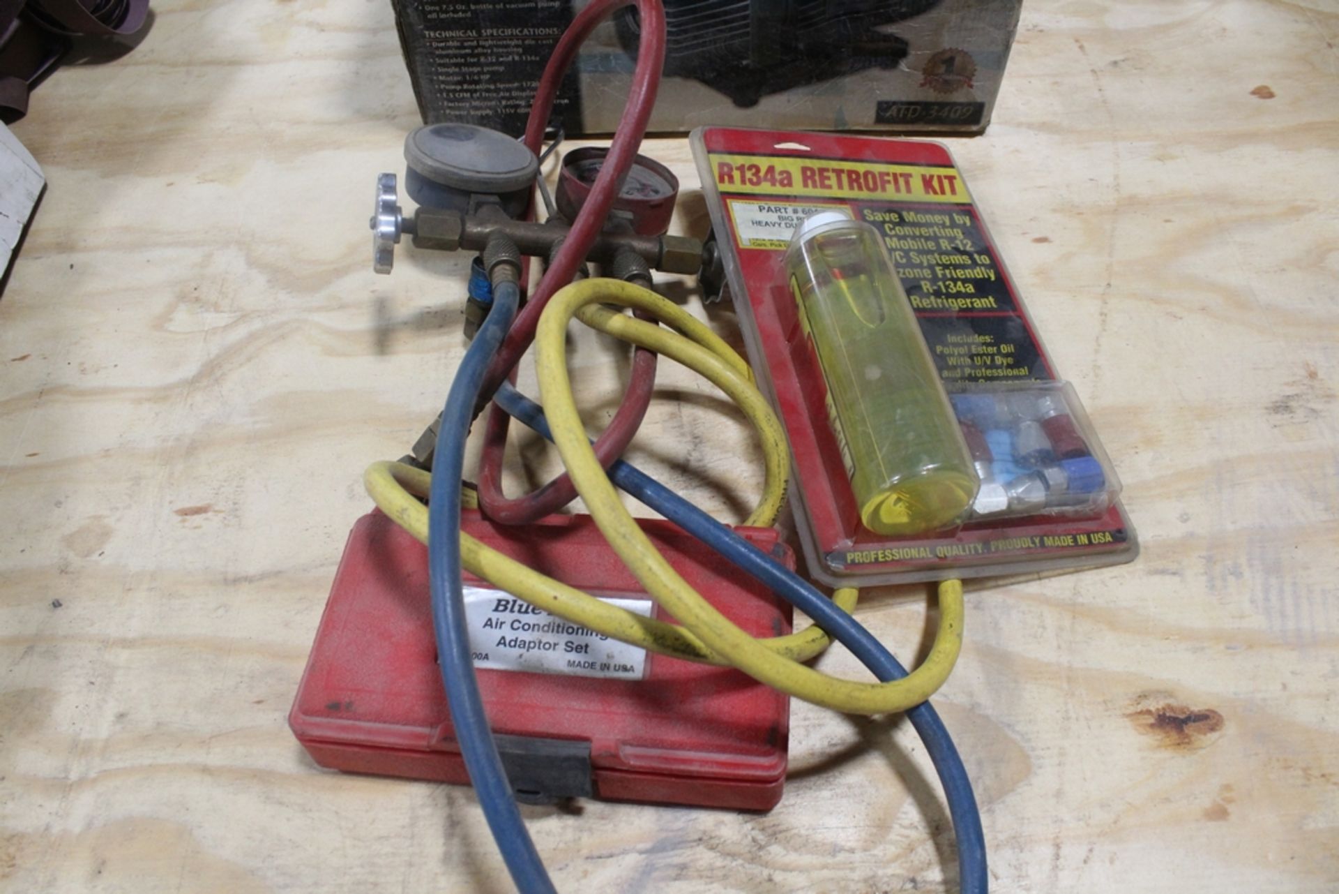 A/C VACUUM PUMP AND TOOLS - Image 2 of 3