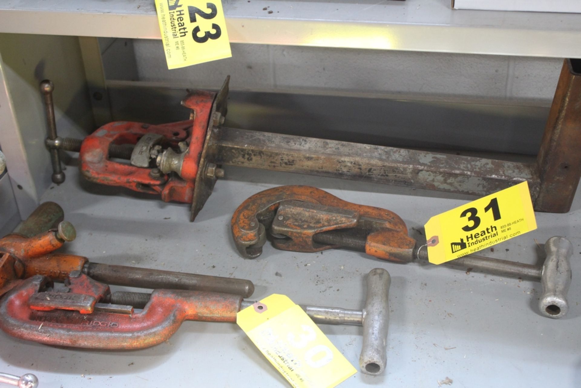 BEAVER NO. 2 PIPE CUTTER & RIDGID PIPE VISE