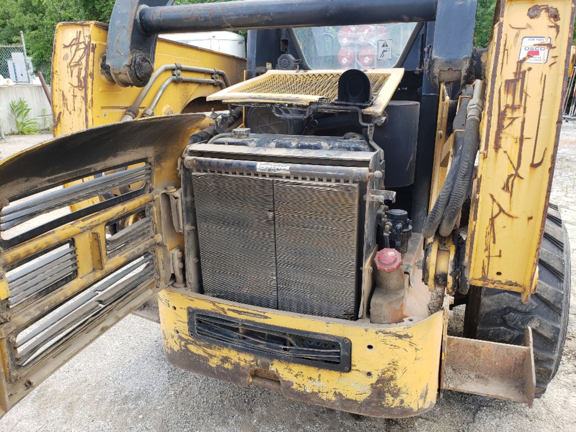 JOHN DEERE MODEL 260 2-SPEED SKID STEER LOADER, JOYSTICK STEERING, DIESEL ENGINE, EROPS, GP BUCKET - Image 11 of 12