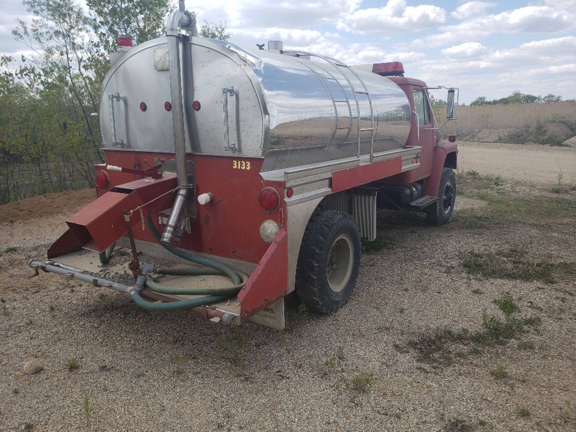 1983 INTERNTATIONAL S1724 WATER TRUCK, VIN 1HTAA17B3DHA32405, 188" WHEELBASE, MILEAGE UNKNOWN - Image 3 of 14