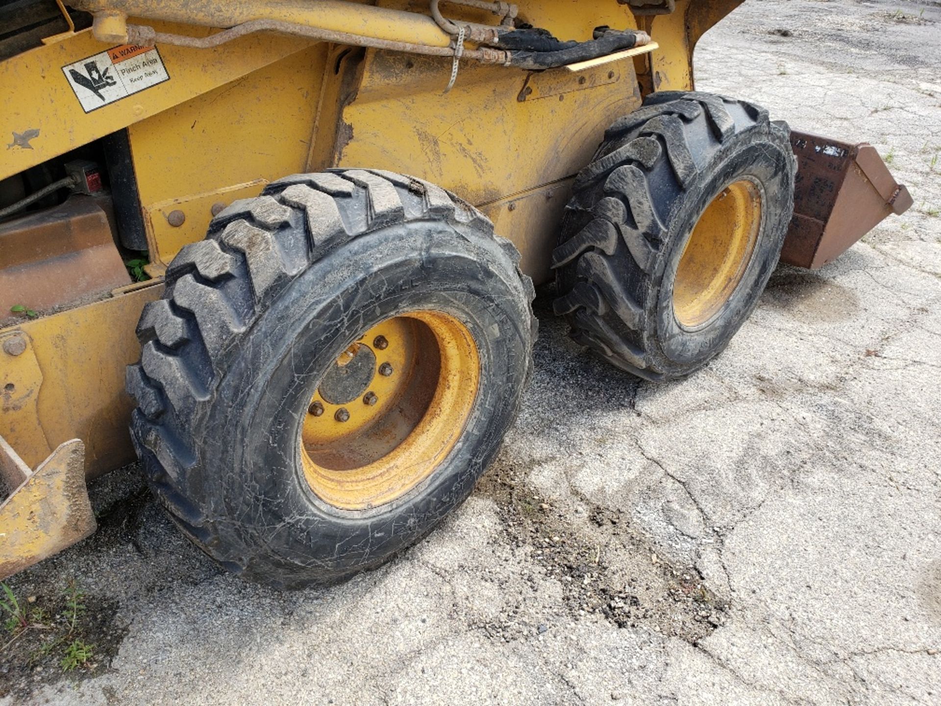 JOHN DEERE MODEL 260 2-SPEED SKID STEER LOADER, JOYSTICK STEERING, DIESEL ENGINE, EROPS, GP BUCKET - Image 4 of 12