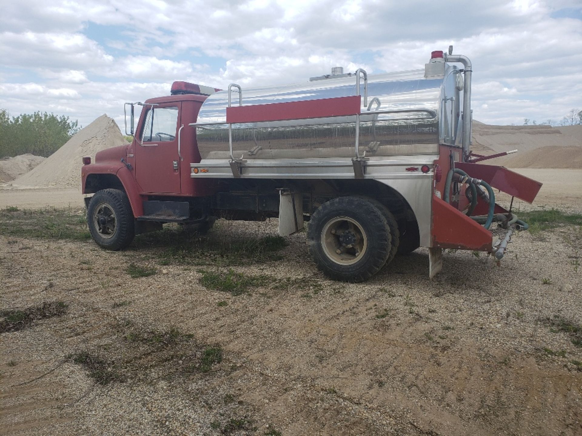 1983 INTERNTATIONAL S1724 WATER TRUCK, VIN 1HTAA17B3DHA32405, 188" WHEELBASE, MILEAGE UNKNOWN - Image 4 of 14