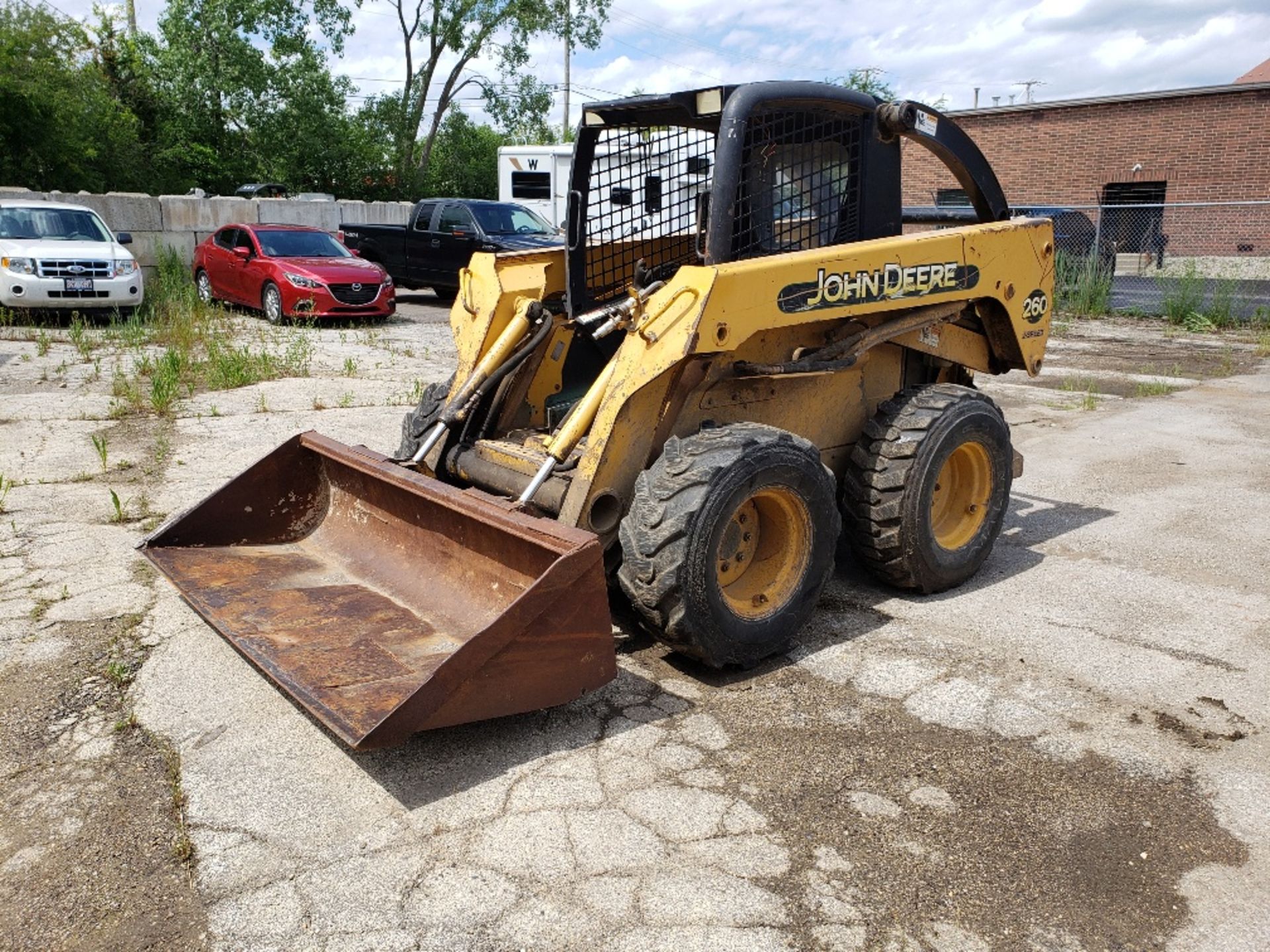 JOHN DEERE MODEL 260 2-SPEED SKID STEER LOADER, JOYSTICK STEERING, DIESEL ENGINE, EROPS, GP BUCKET