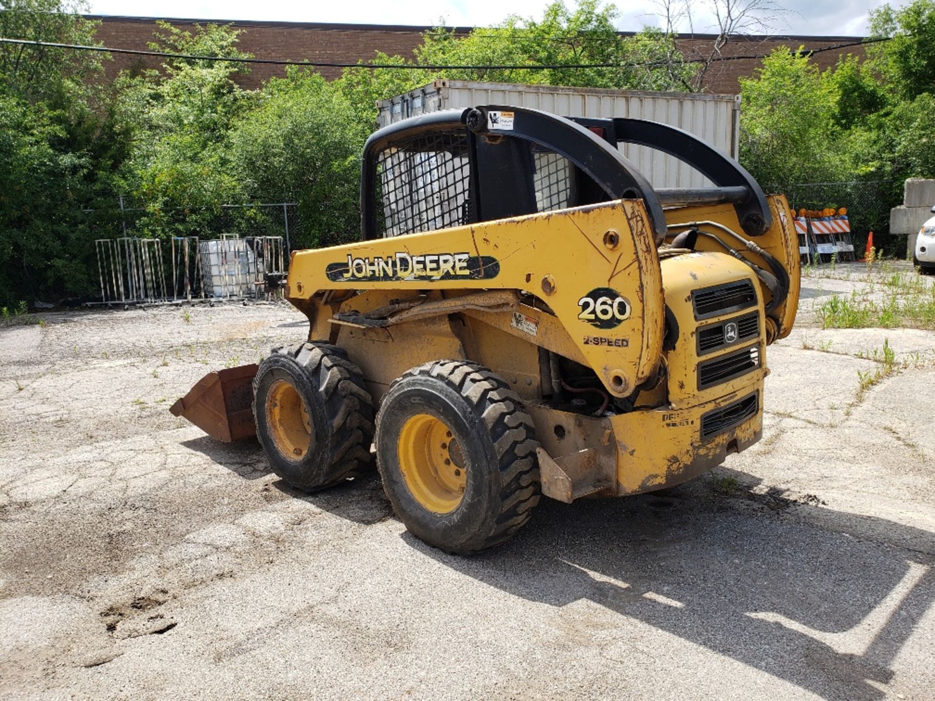 JOHN DEERE MODEL 260 2-SPEED SKID STEER LOADER, JOYSTICK STEERING, DIESEL ENGINE, EROPS, GP BUCKET - Image 2 of 12