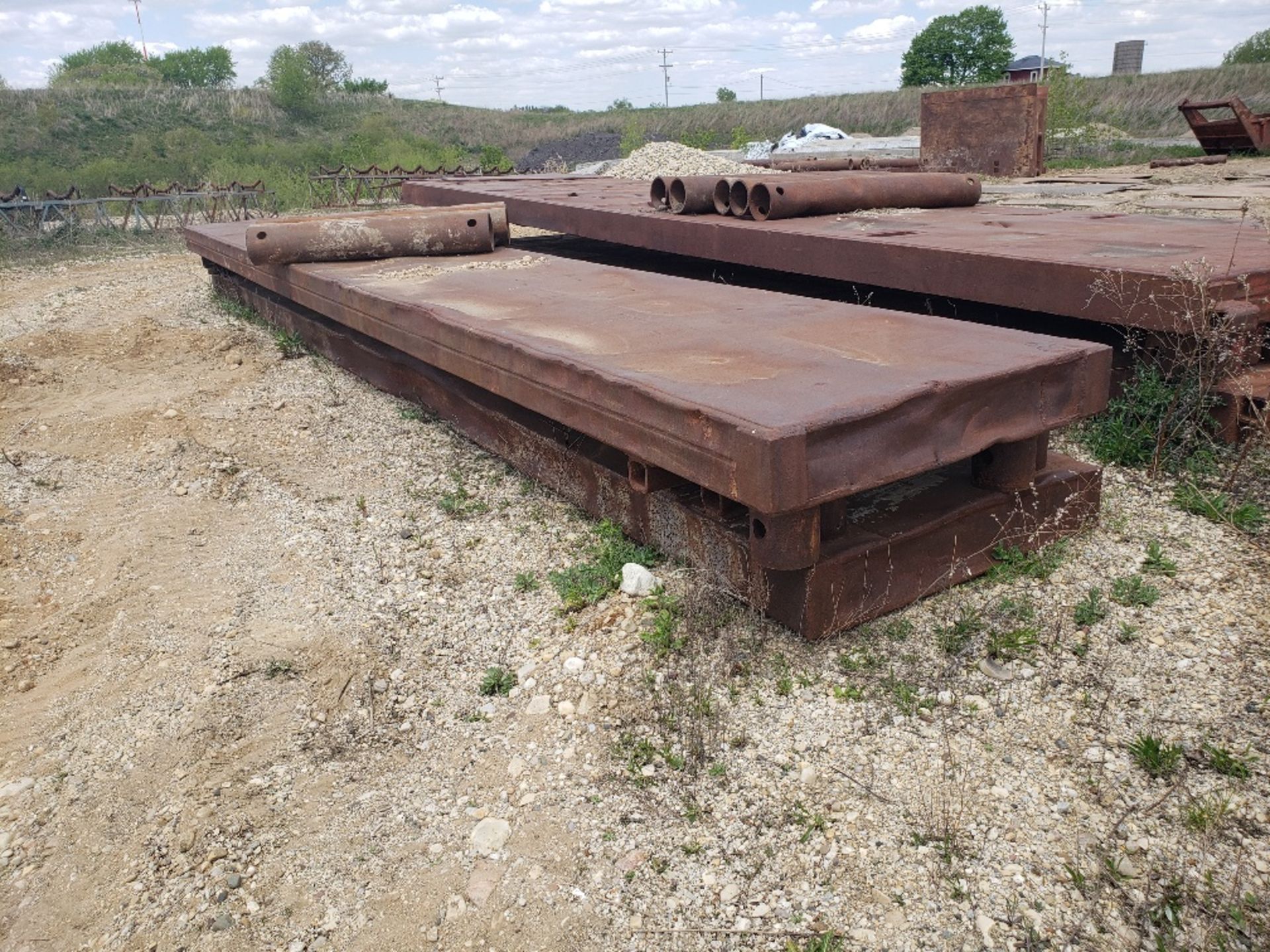 4' X 27' TRENCH BOX WITH (4) 54" - 60" SPREADER BARS - Image 2 of 3