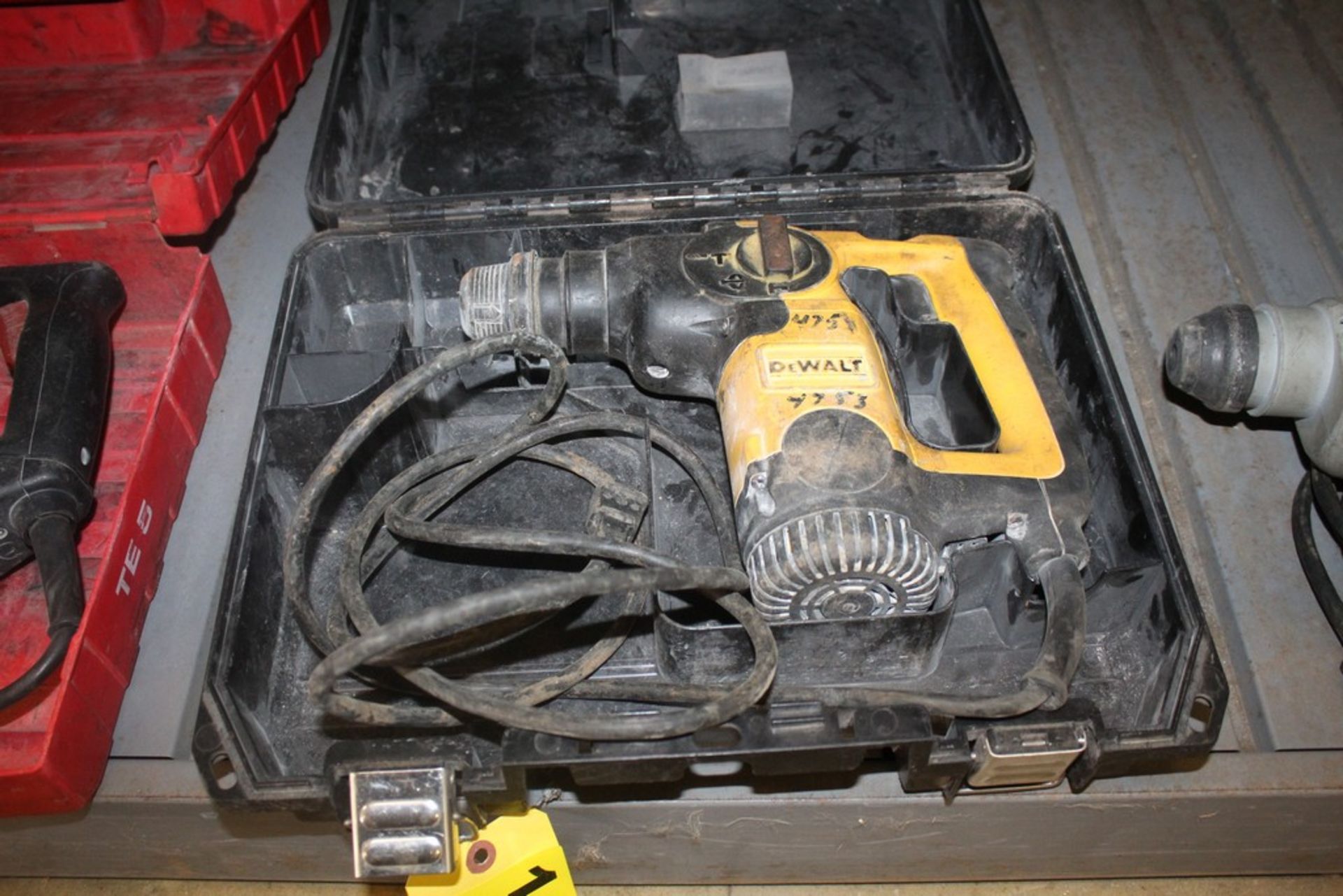 DEWALT MODEL D25303 1" SDS ROTARY HAMMER WITH CASE