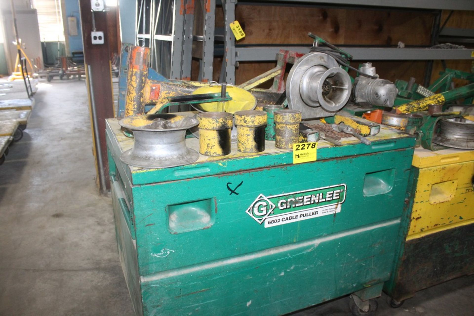 GREENLEE 640 CABLE PULLER WITH ACCESSORIES AND JOB BOX
