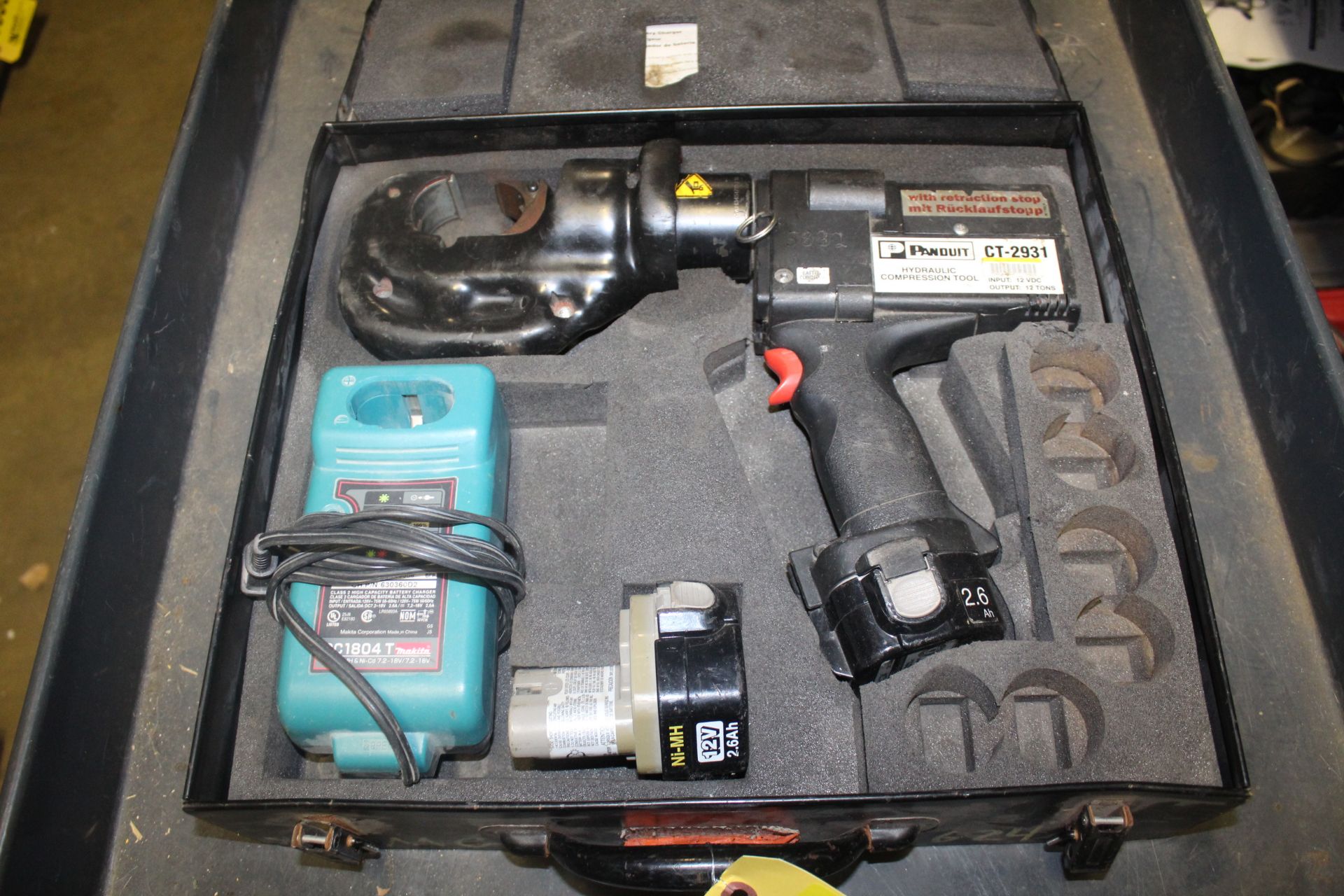 PANDUIT MODEL CT-2931 CORDLESS HYDRAULIC COMPRESSION TOOL, WITH CASE, SPARE BATTERY, CHARGER