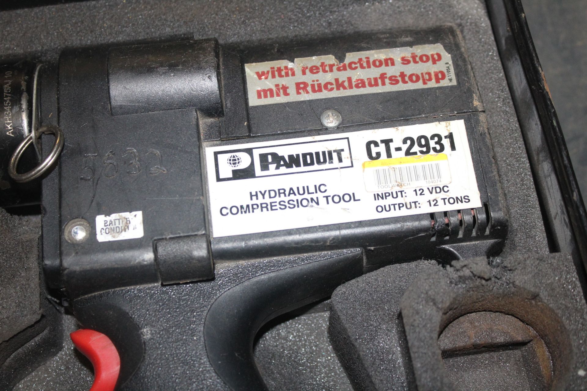 PANDUIT MODEL CT-2931 CORDLESS HYDRAULIC COMPRESSION TOOL, WITH CASE, SPARE BATTERY, CHARGER - Image 3 of 3