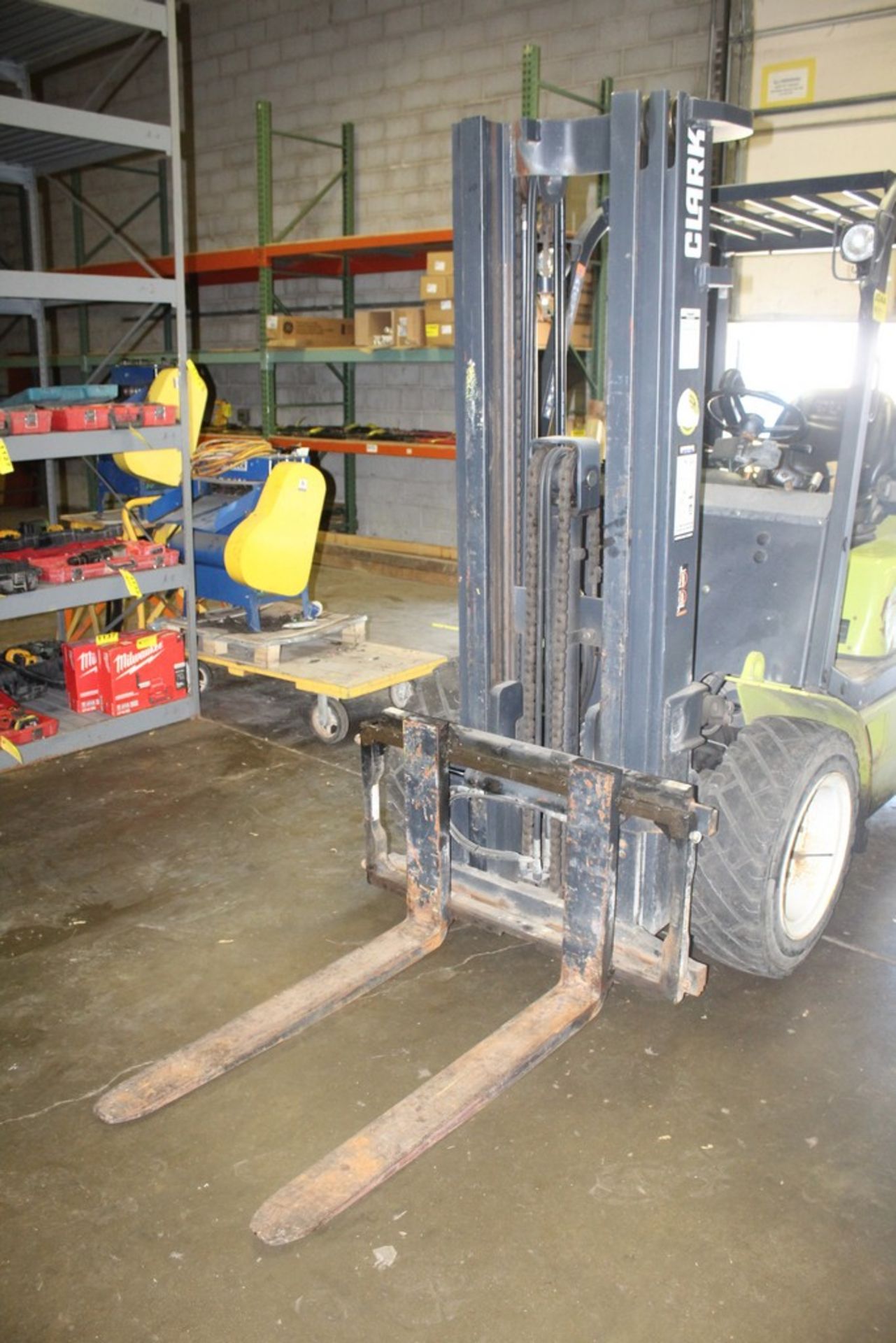 CLARK 5,100 LB. MODEL C030L LP GAS FORKLIFT TRUCK, S/N C0230L-0227-9841-ONF, 189” MAX. LIFT. SIDE - Image 2 of 9