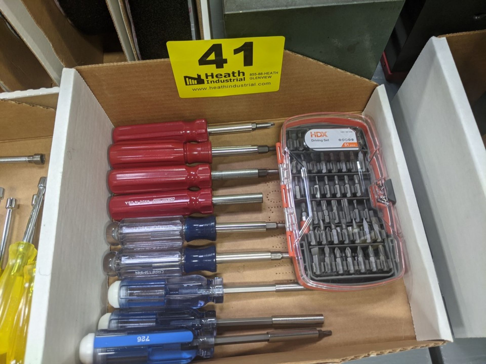 (9) SCREWDRIVERS WITH HDX DRIVING SET
