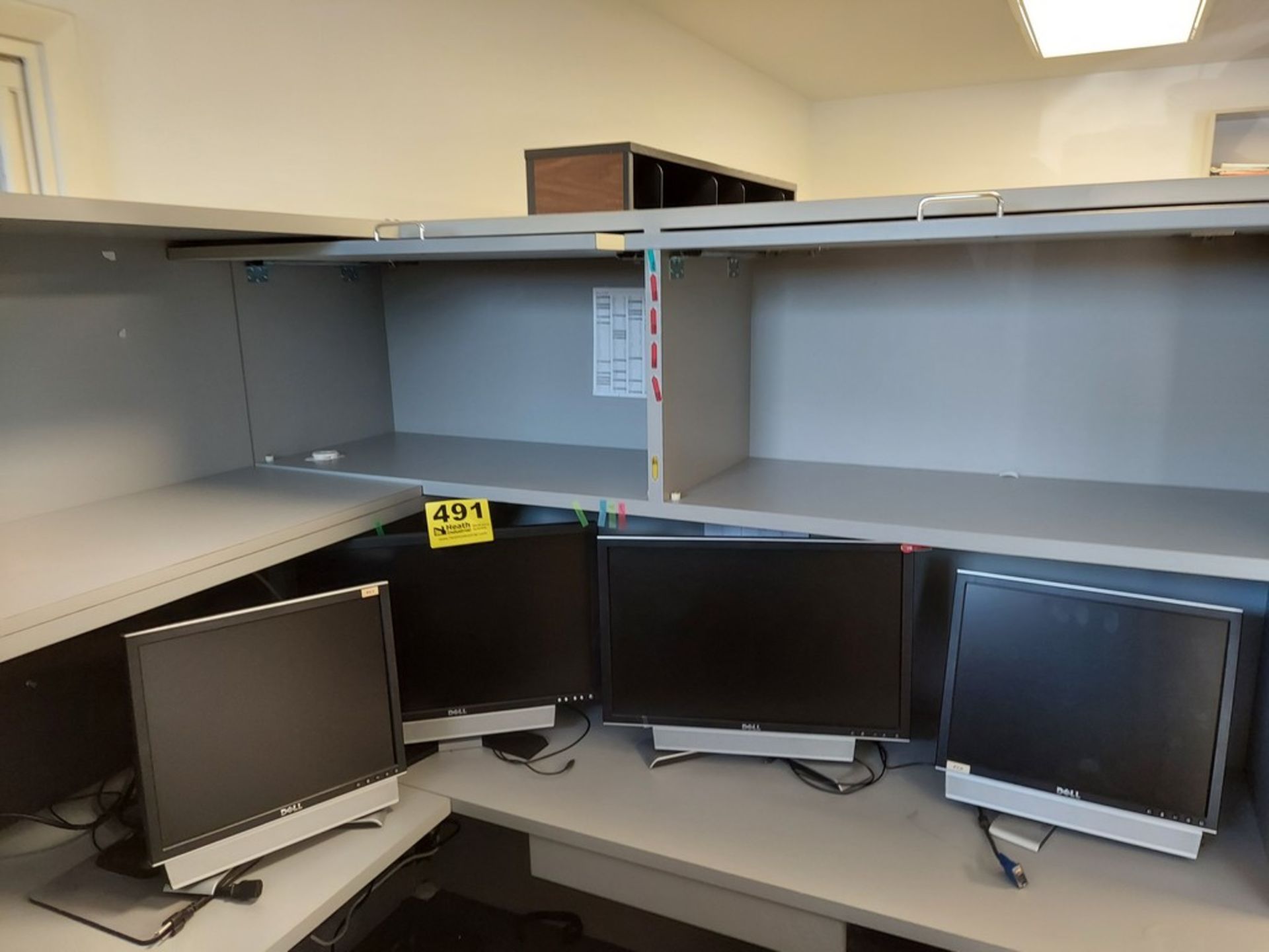 U-SHAPED OFFICE CUBICLE, 8' X 6' X 65" - Image 3 of 3