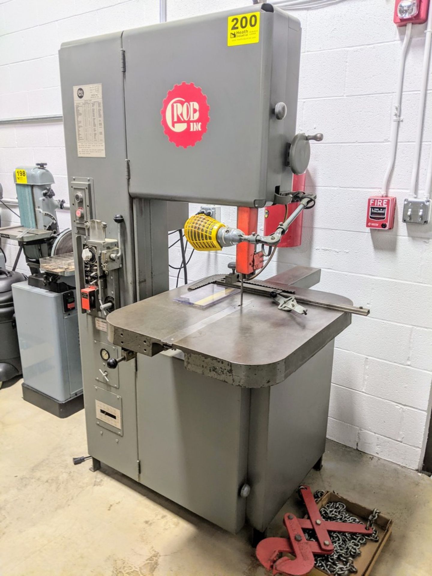 GROB 18” MODEL 4V-18 VERTICAL BAND SAW, S/N 2392, WITH BLADE WELDER (NOTE: THERE IS NO FORKLIFT ON