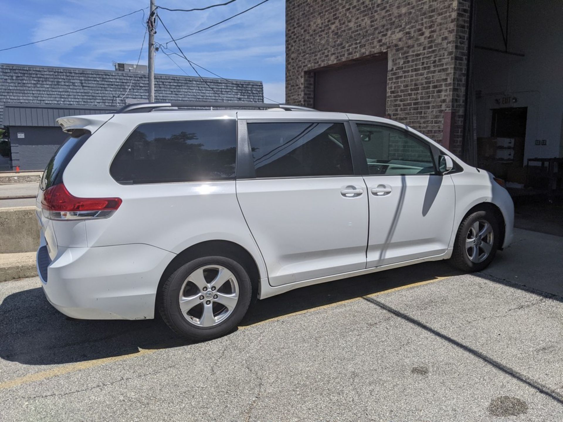 2014 TOYOTA MODEL SIENNA LE VAN, VIN: 5TDKK3DCXES482912, AUTOMATIC TRANSMISSION, APPROX. 240,000 - Image 5 of 14