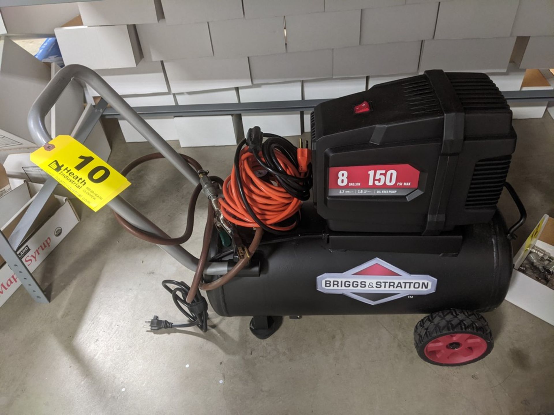 BRIGGS & STRATTON 8 GALLON, 1.5 HP PORTABLE AIR COMPRESSOR