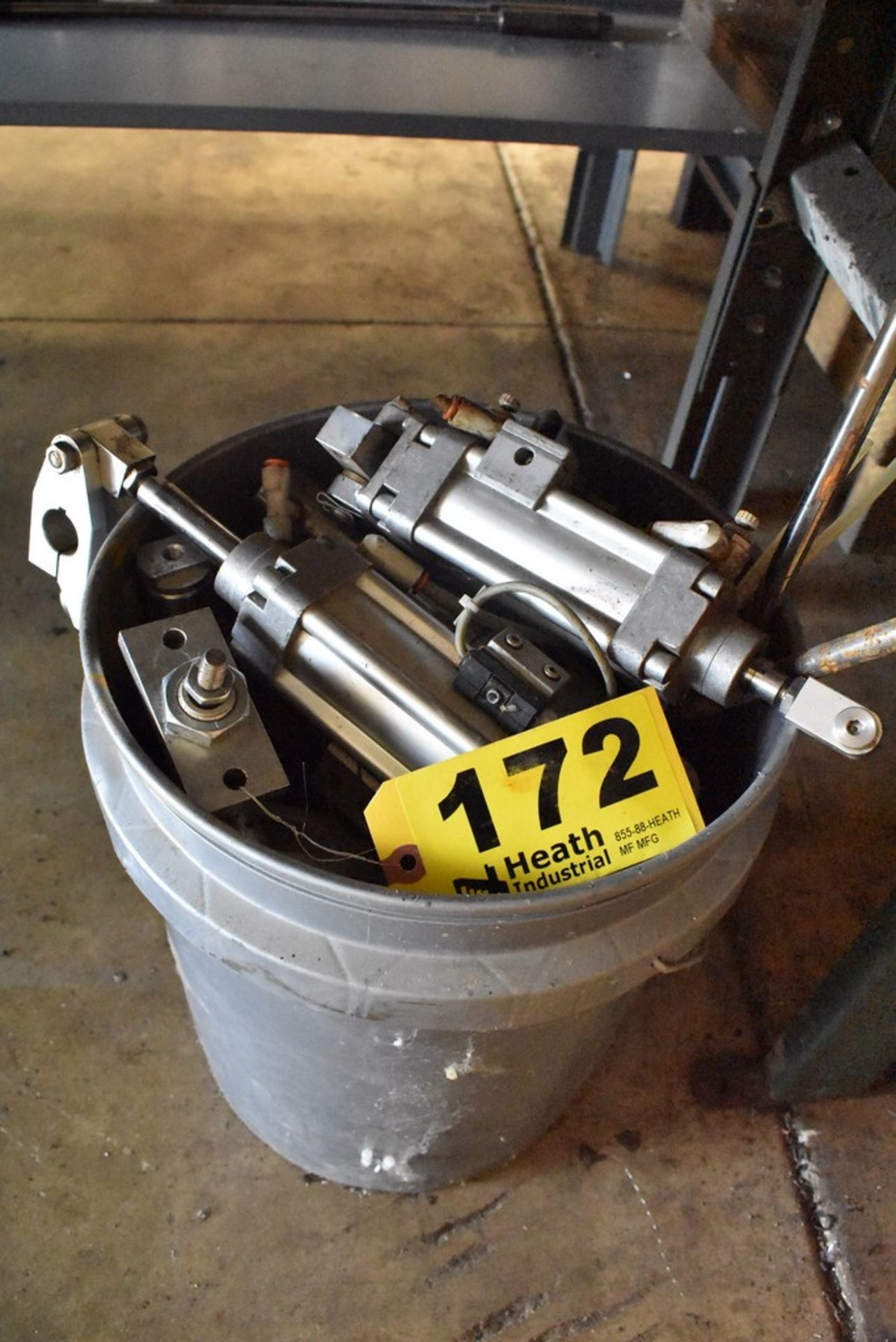 ASSORTED PNEUMATIC CYLINDERS