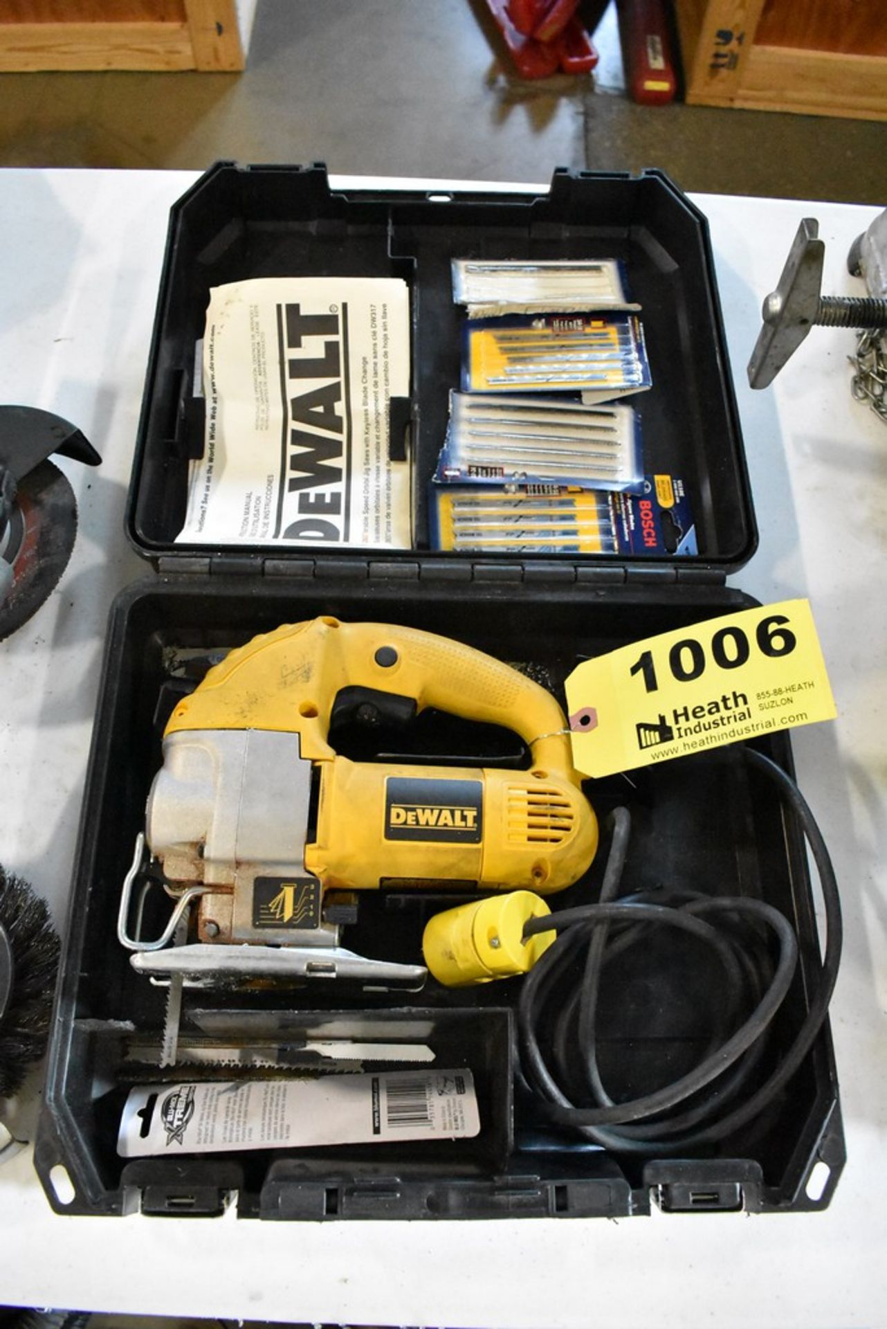 DEWALT MODEL DW317 VARIABLE SPEED ORIBITAL JIG SAW