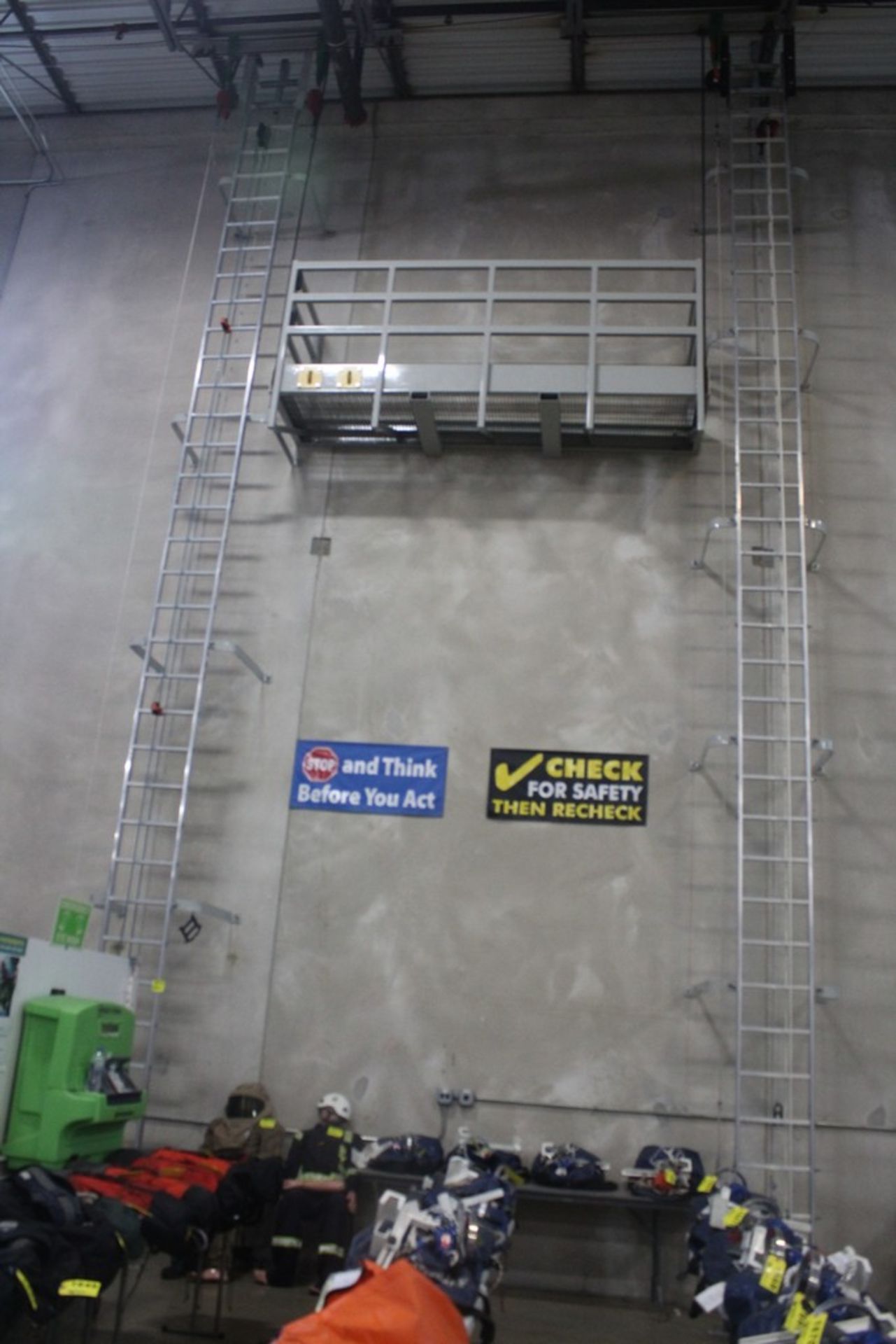 VIBEX ALUMINUM SCAFFOLD TRAINING SYSTEM WITH (2) 36' LADDERS, 12' PLATFORM, (2) IBEX 1000 ELECTRIC - Image 3 of 7