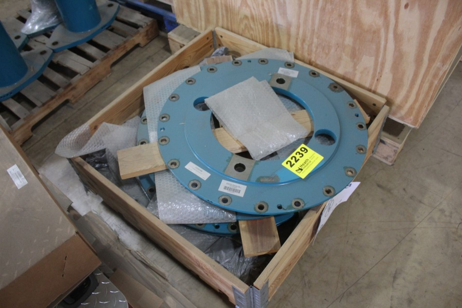 LARGE MOUNTING RINGS IN PALLET